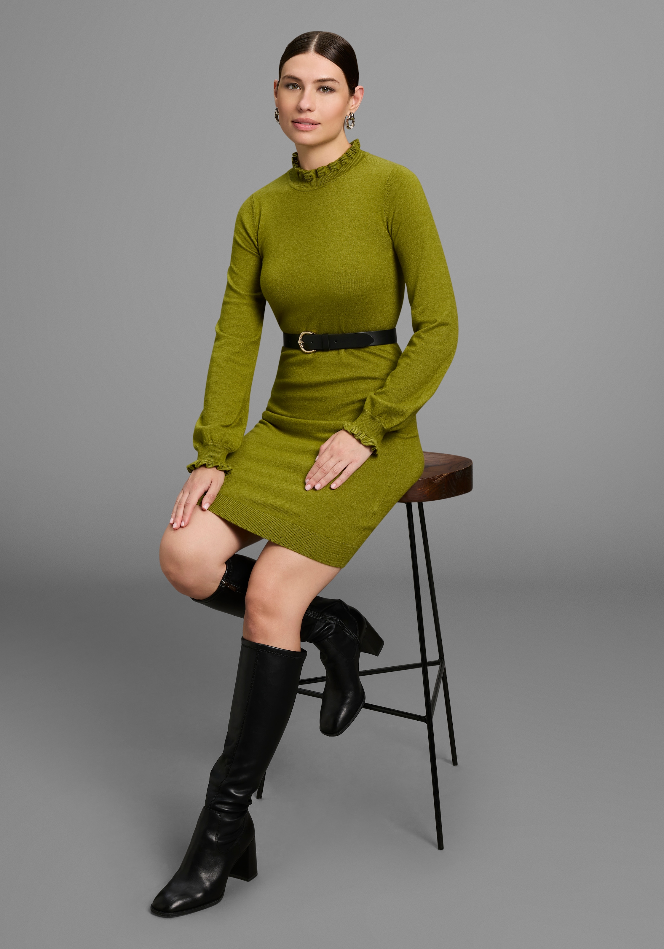 Laura Scott Strickkleid, aus Viskosemischung mit femininem Rüschendetail günstig online kaufen