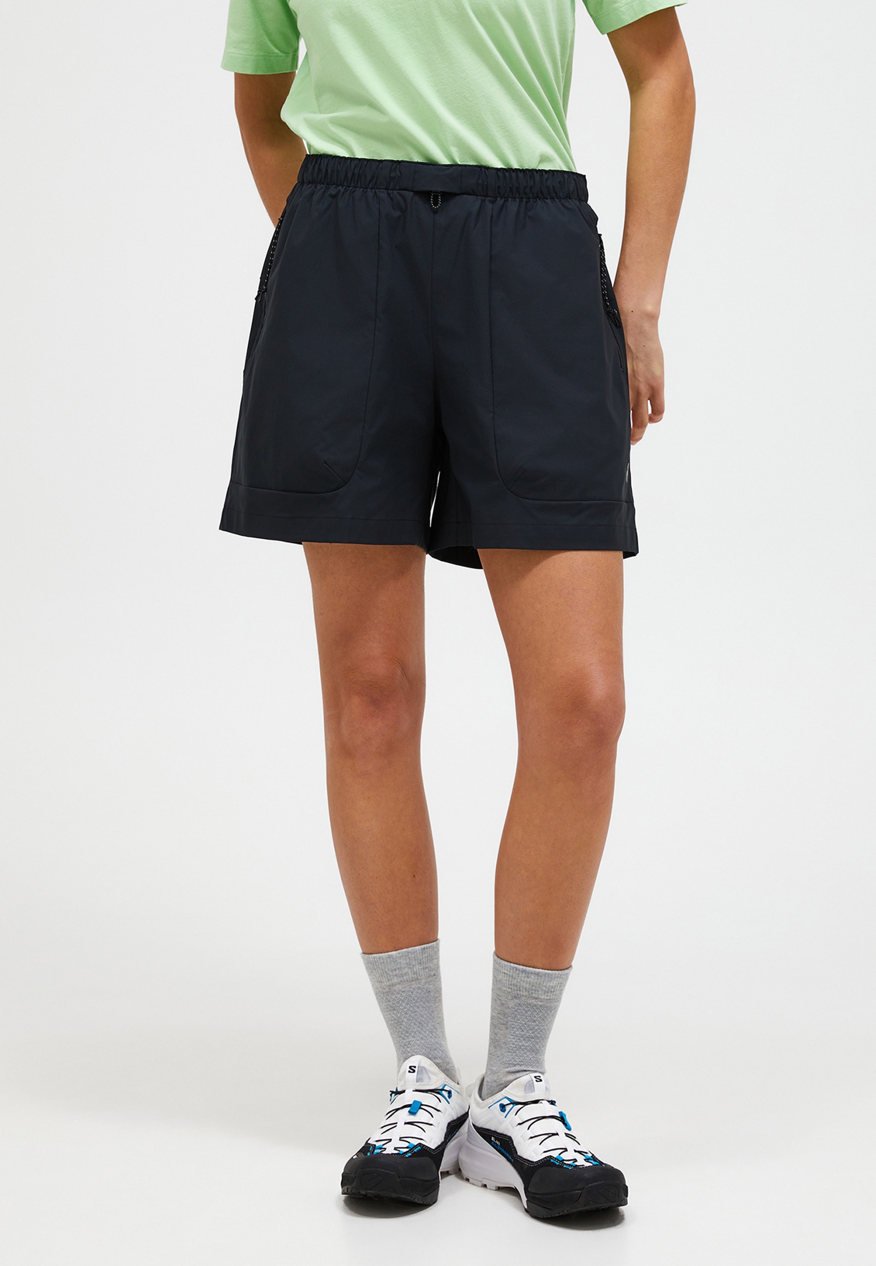 Peak Performance Cargoshorts "W Outdoor Cargo Shorts" mit sportivem Design
