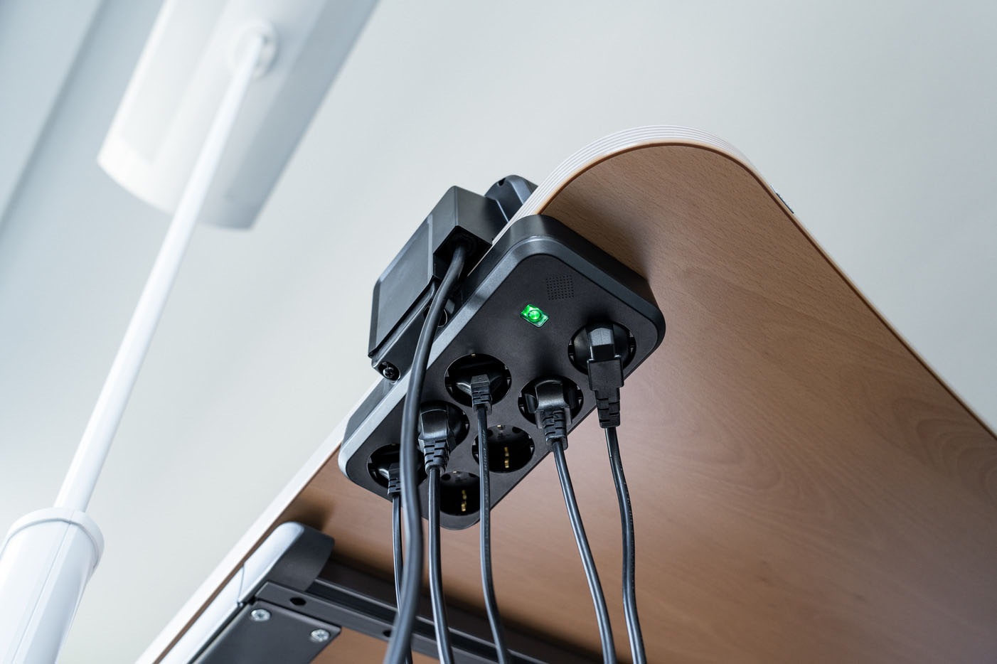 Brennenstuhl Steckdosenleiste »Duplex Tischsteckdosenleiste mit Überspannungsschutz« (USB-Anschlüsse Überspannungsschutz Kabellänge 2 m)