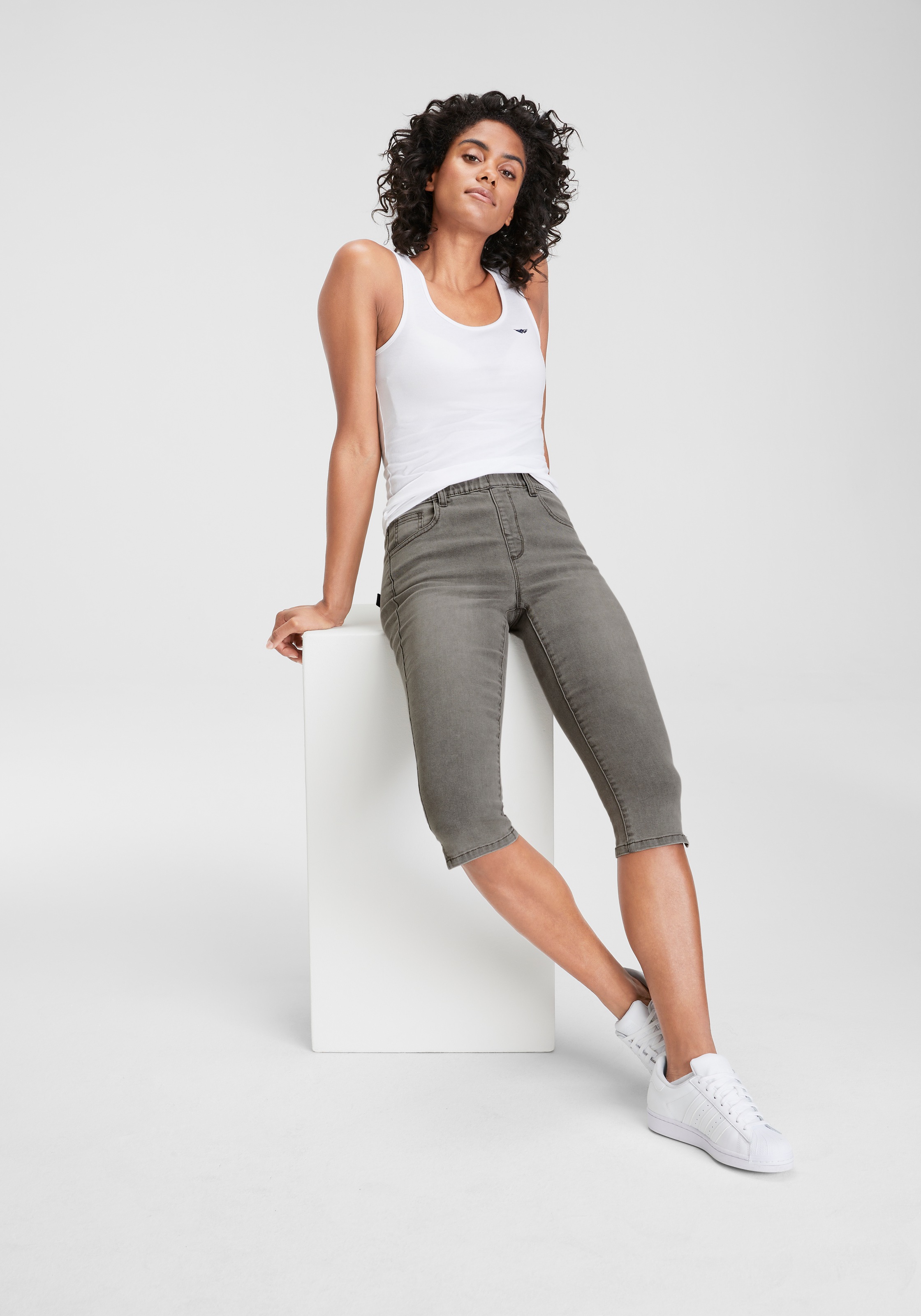 Arizona Caprijeans »Ultra-Stretch«, extra-eng geschnittene Beinform, hoher Bund, in Capri-Länge