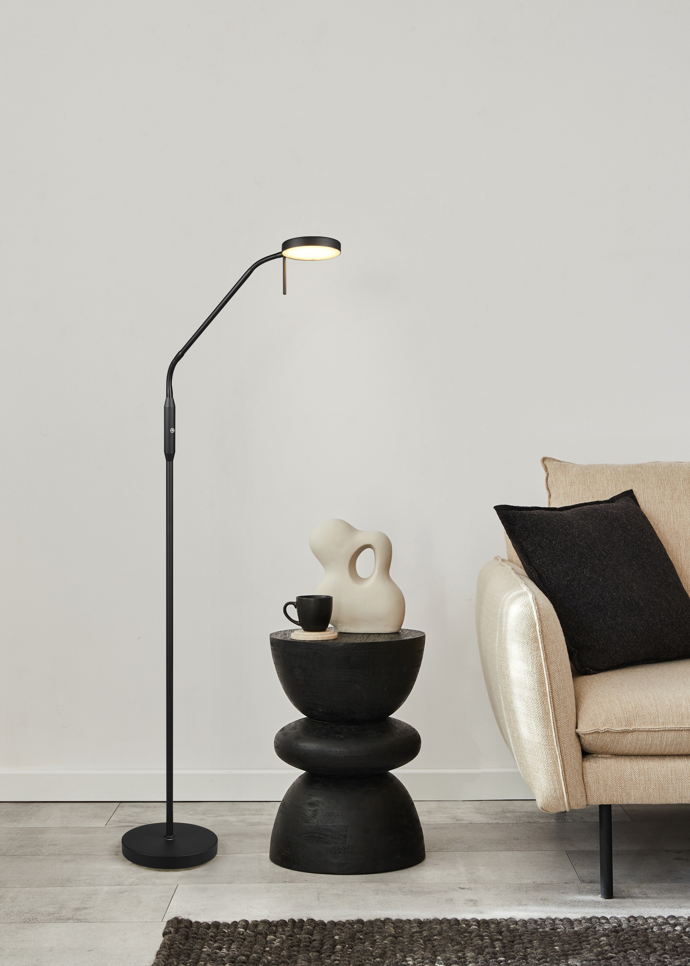 REALITY Leuchten LED Stehlampe »MORENO, Akku LED Stehleuchte warmweiß bis kaltweiß 2700-4000-6000K« LED-Board 1 Stk. Farbwechsler | warmweiß - kaltweiß dimmbar, Lesearm schwenkbar, induktive Ladestation per USB-C aufladbar