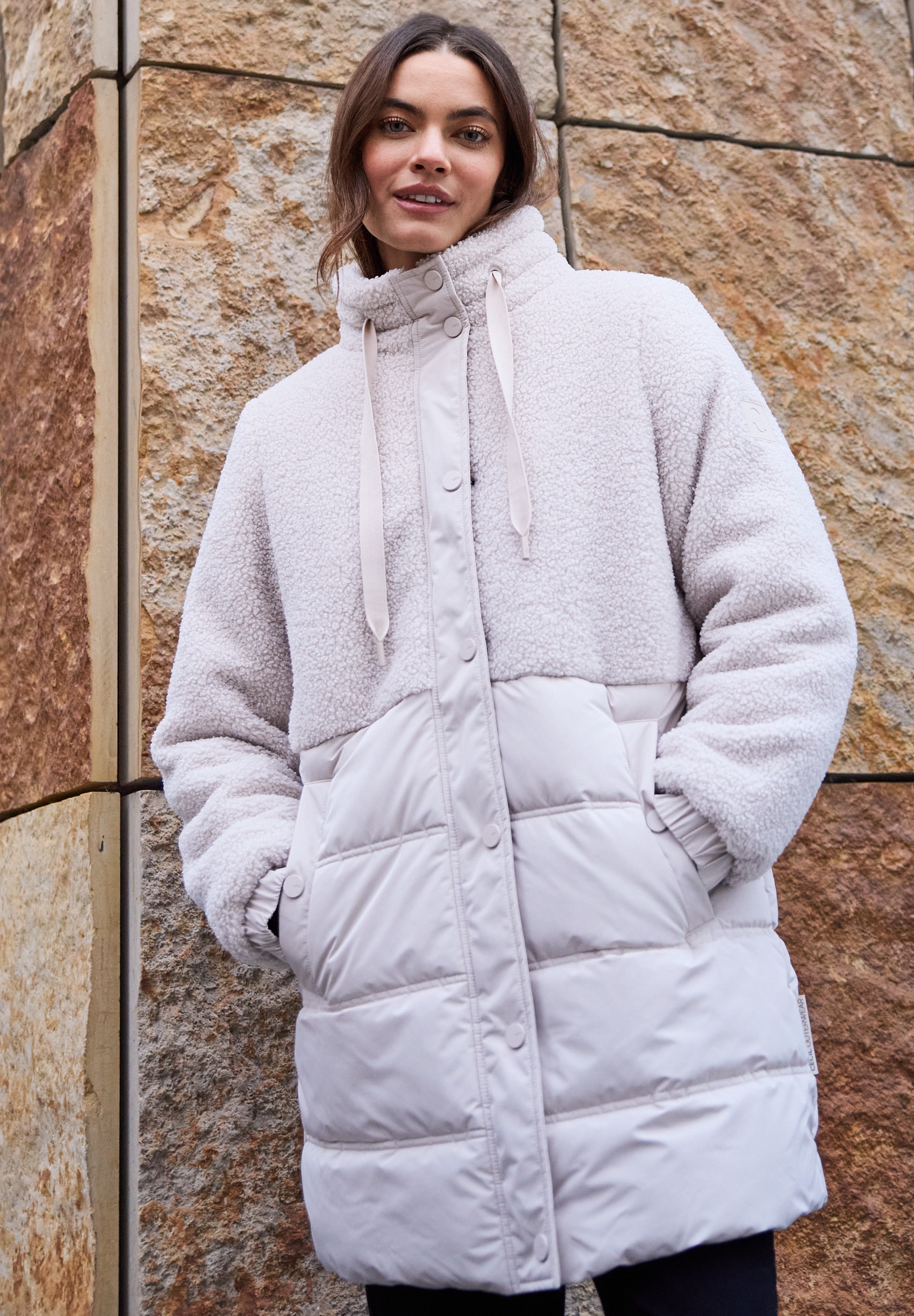 Cecil Fellimitatmantel mit moderner Steppung