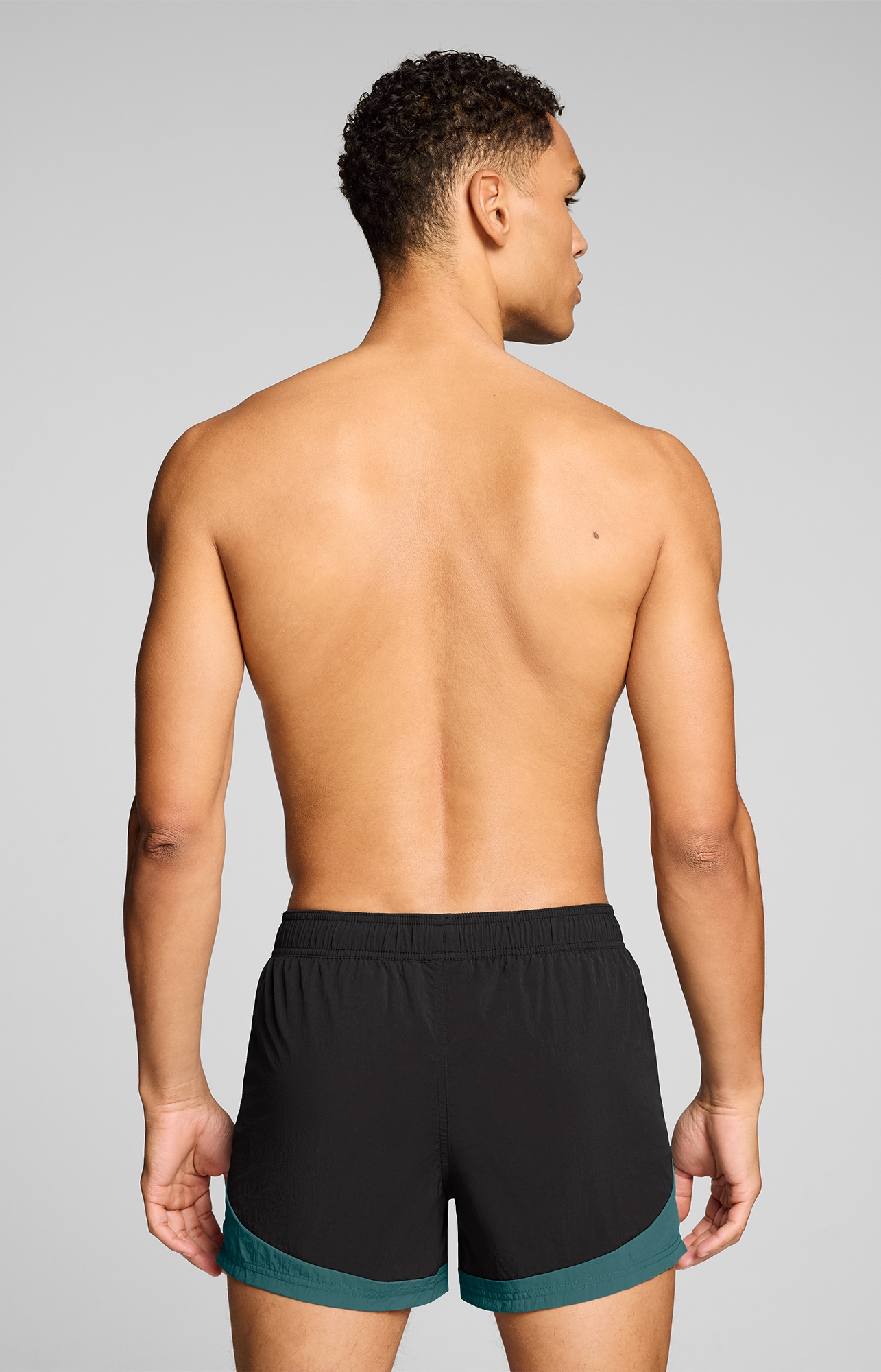 PUMA Badeshorts mit Kordelzug und seitlichen Taschen