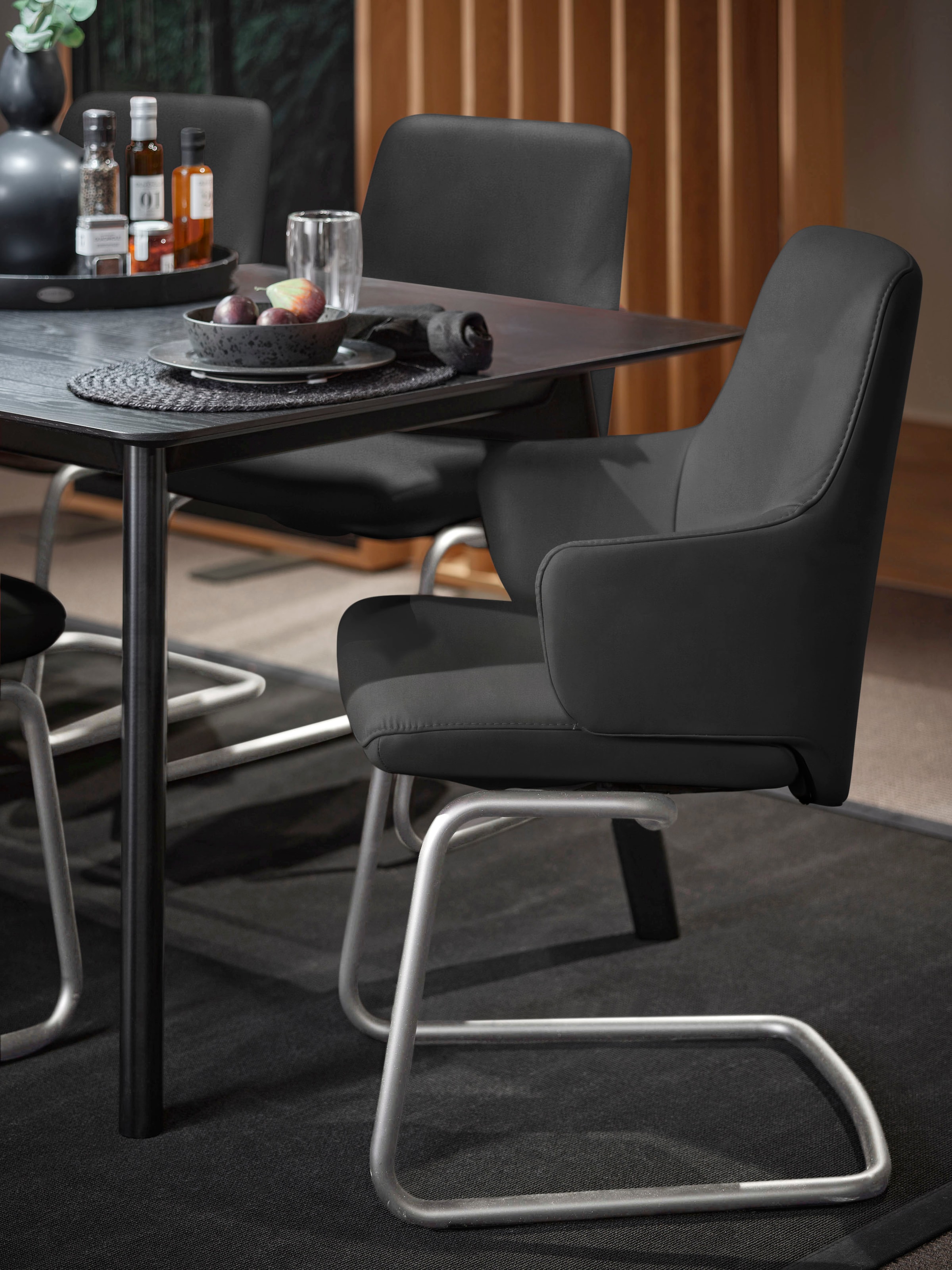 Polsterstuhl STRESSLESS "Laurel", grau (charcoal dinamica, schwarz matt), B:58cm H:92cm T:60cm, Microfaser DINAMICA (88% Polyester, 12% Polyurethan), Stühle, Polsterstuhl, Low Back mit Armlehne, Größe L, mit Beinen aus Stahl in Schwarz matt