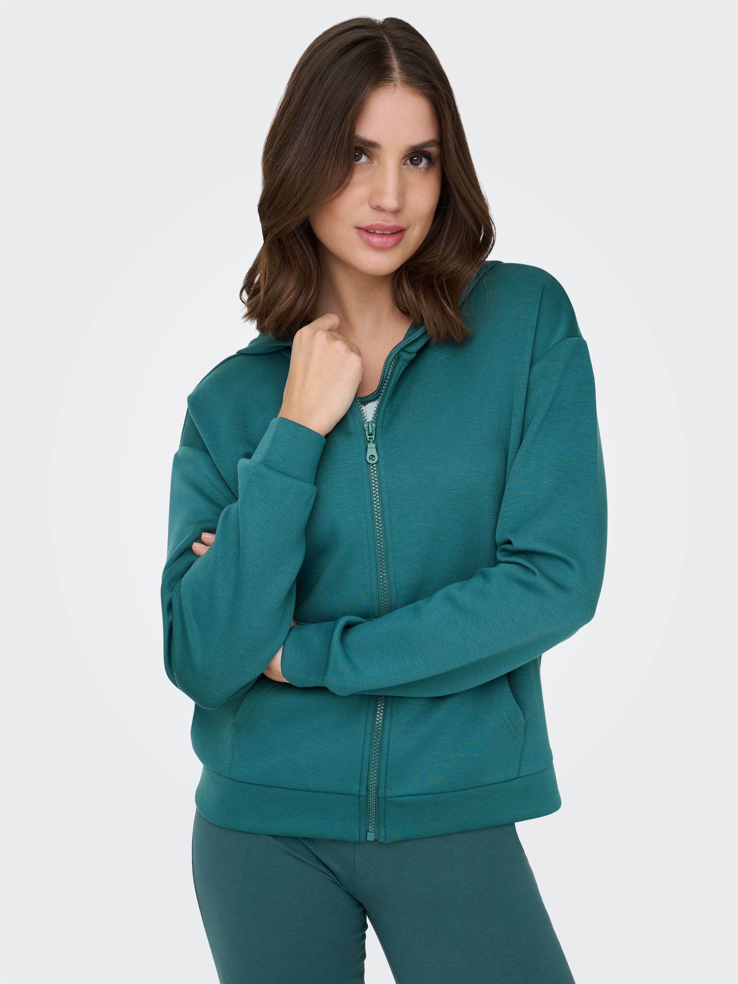 ONLY Play Kapuzensweatshirt »ONPLOUNGE LIFE HOOD FZ LS SWT NOOS«, aus Polyester, Viskose und Elasthan, Regular Fit, mit Reißverschluss
