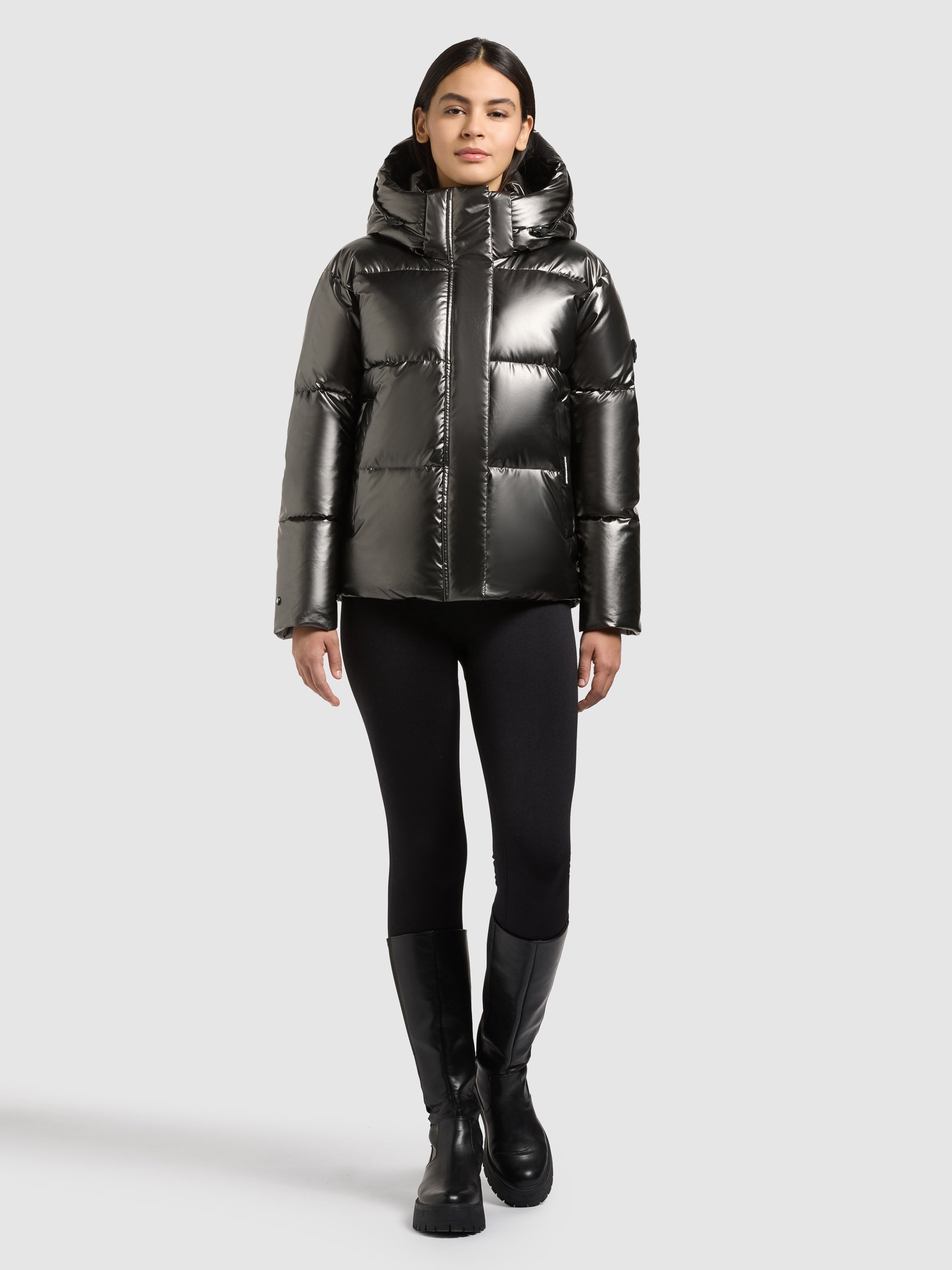khujo Steppjacke »DEVINA3 SHINY« mit Kapuze Reißverschlusstaschen, eine Innentasche