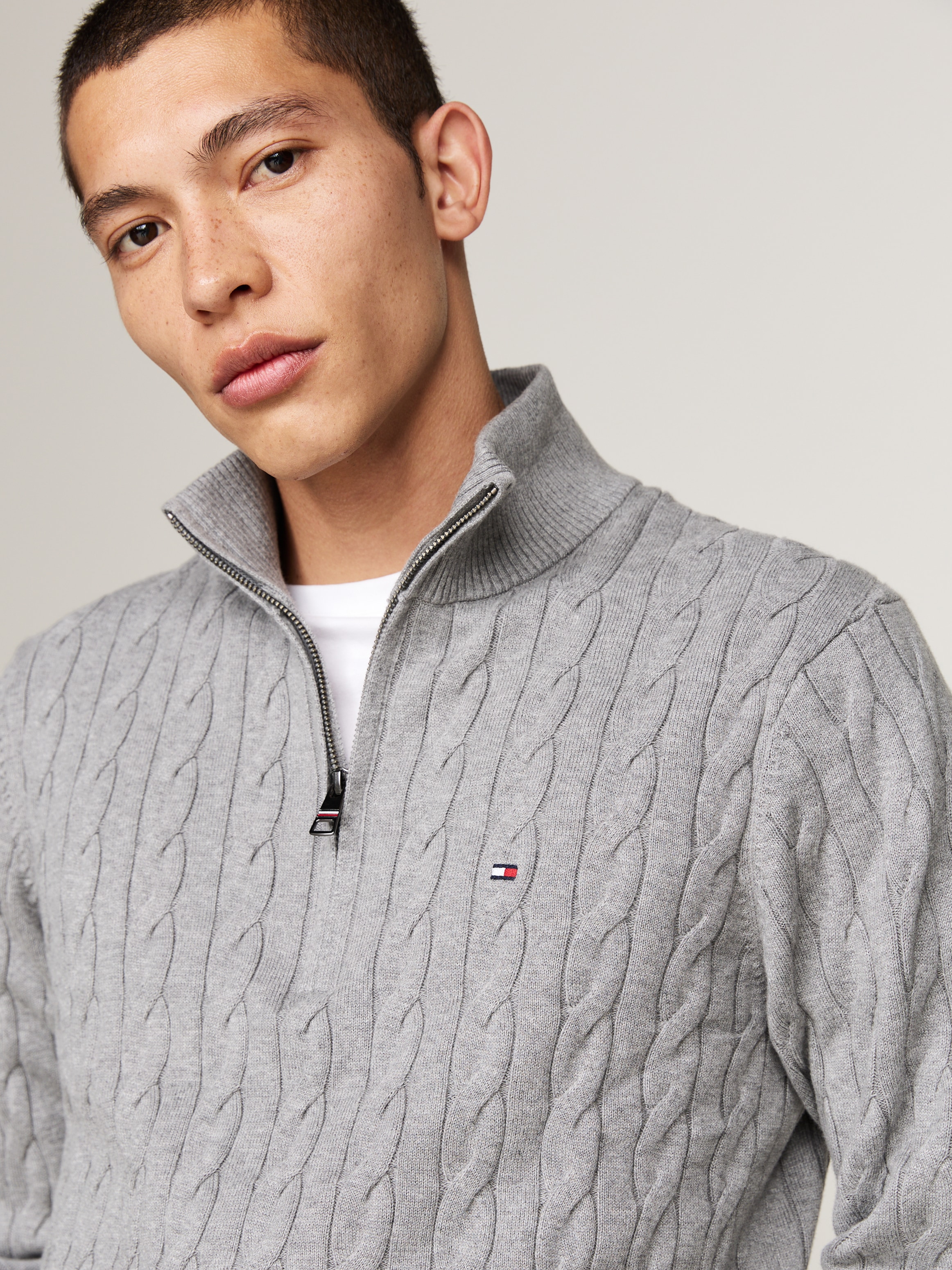 Tommy Hilfiger Strickpullover »CLASSIC COTTON CABLE ZIP MOCK«, mit modischem Zopfmuster