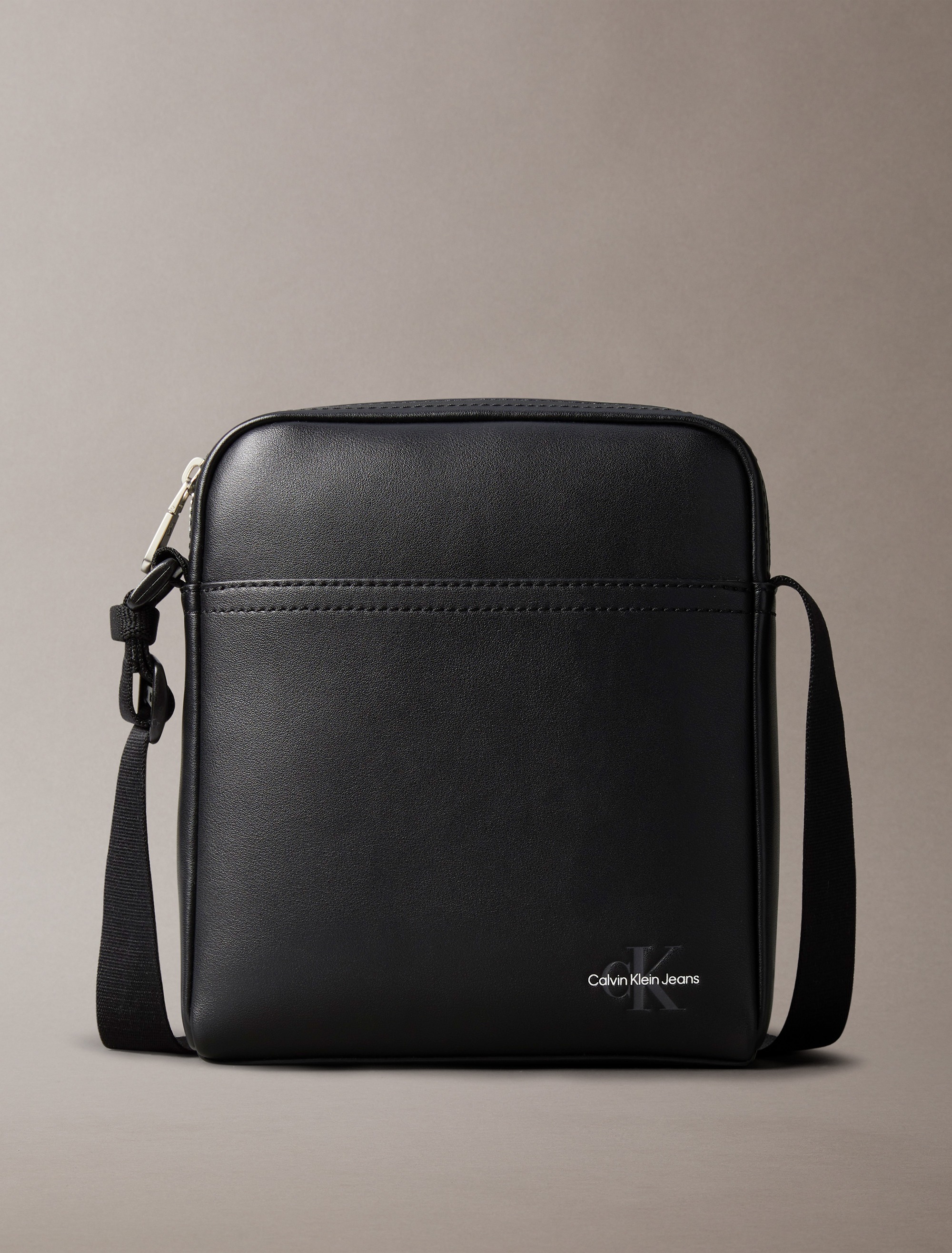 Calvin Klein Jeans Messenger Bag »MONO LOGO REPORTER 18«, Schultertasche, Herren-Umhängetasche, Mini Bag mit Logoschriftzug