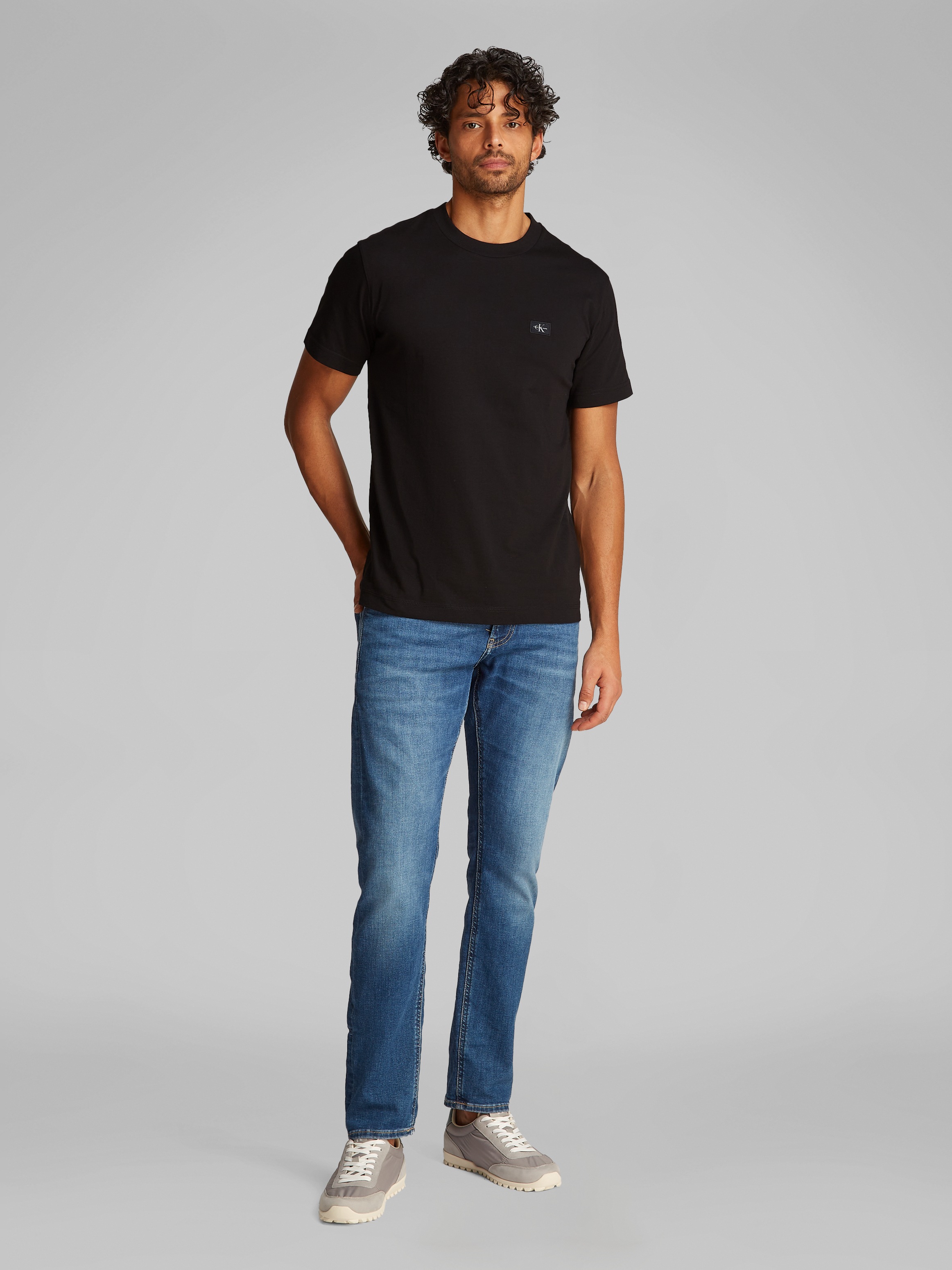Calvin Klein Jeans Rundhalsshirt »WOVEN LABEL REGULAR TEE«, Logostickerei