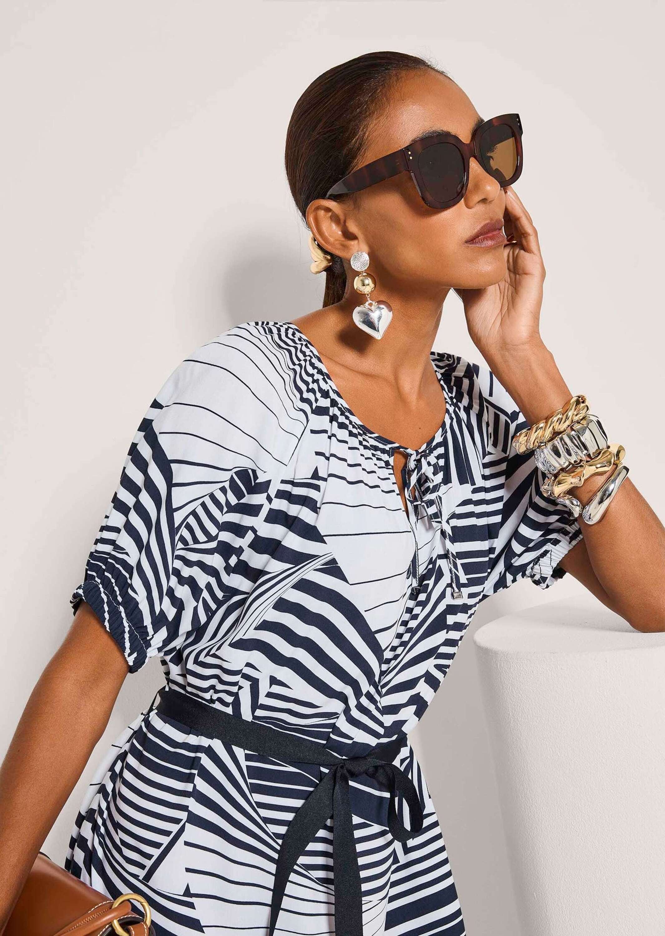 MADELEINE Midikleid »Sommerkleid Druckkleid mit grafischem Muster« Eingrifftasche Kleid mit Bindeband