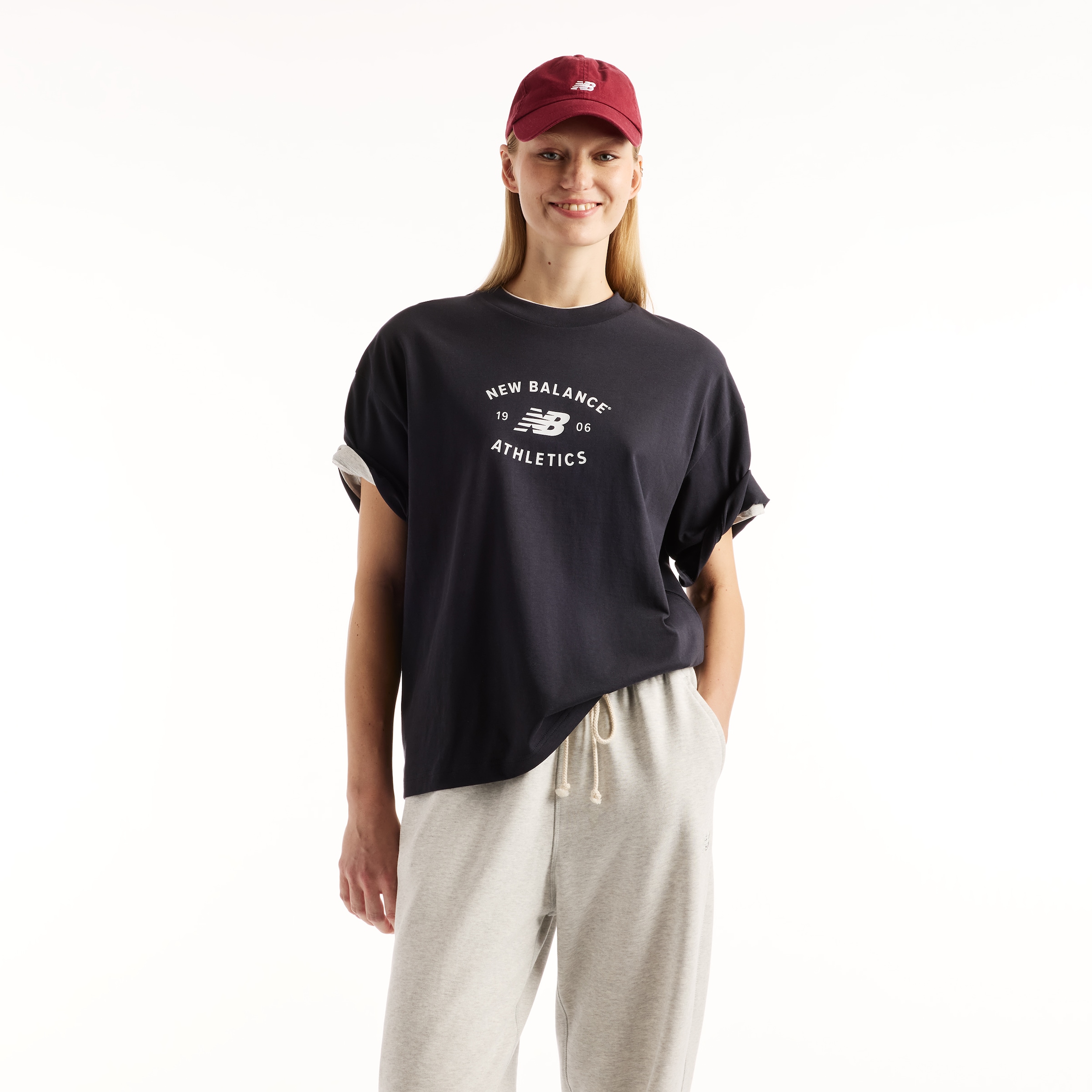 New Balance T-Shirt "REIMAGINED OVERSIZED T-SHIRT" mit moderner Oversized-Passform, aus weichem Baumwolljersey