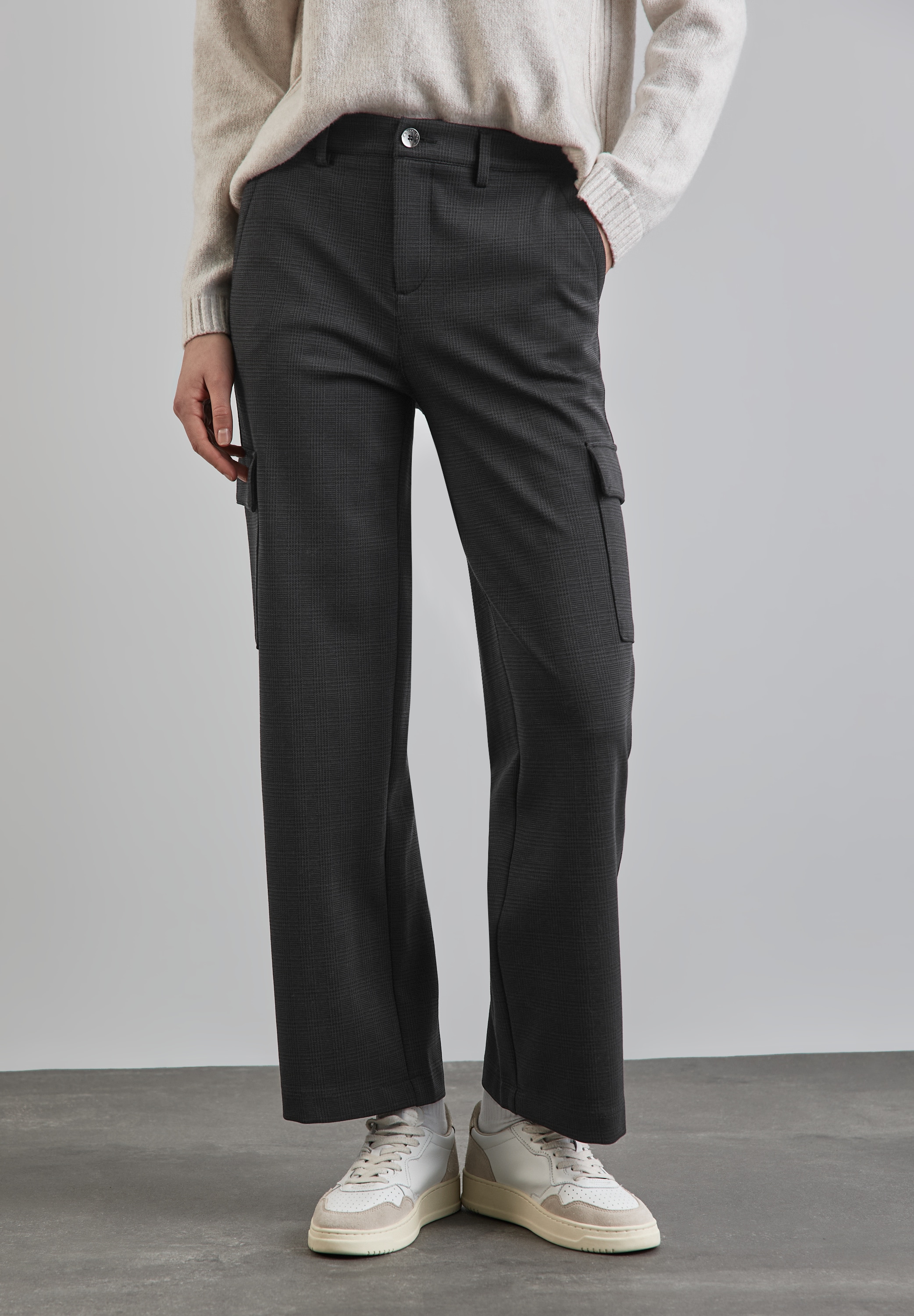 STREET ONE Cargohose, im elastischen Materialmix