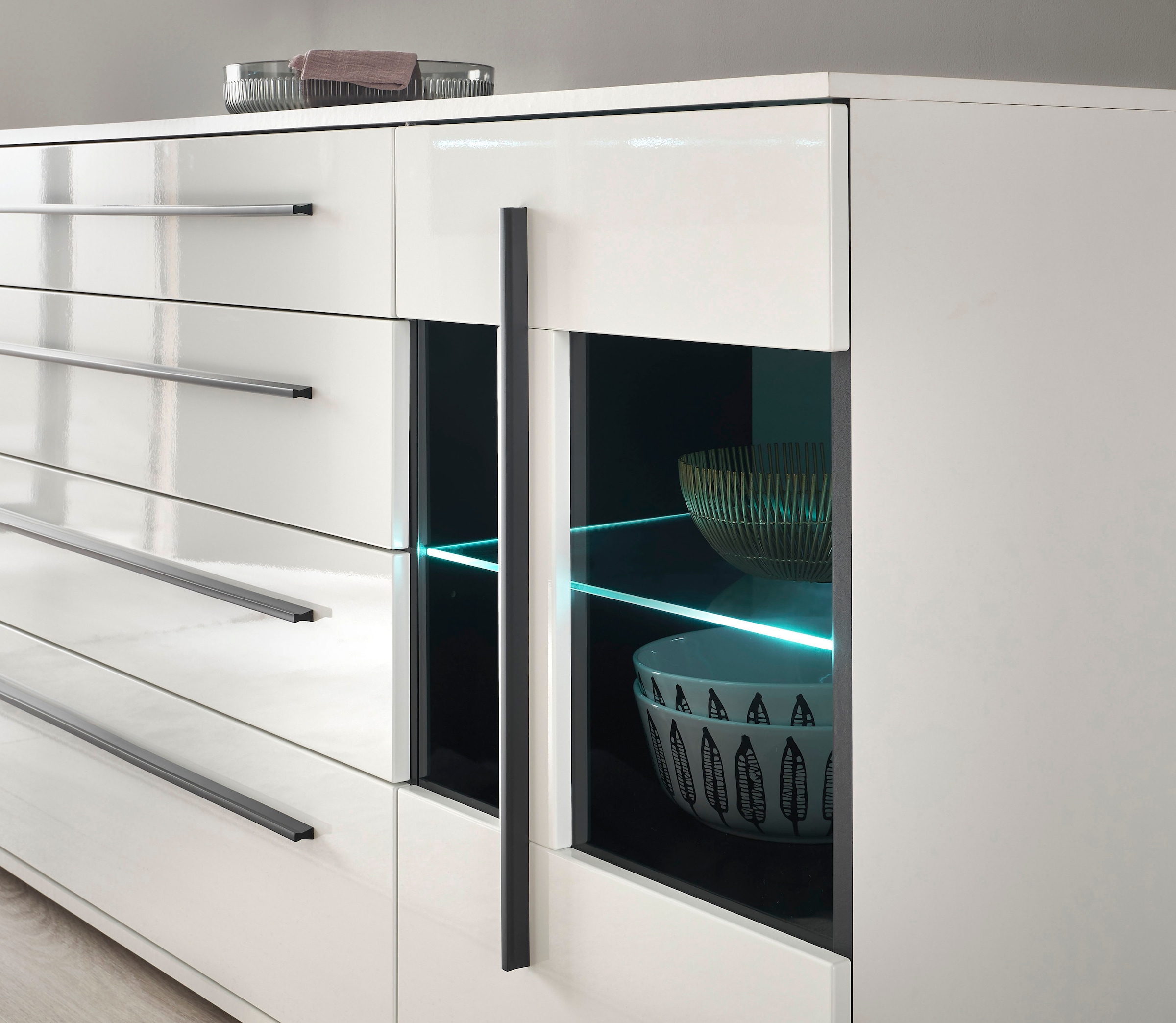 INOSIGN Sideboard »Cantara, moderner Schrank, Kommode in Eiche Evoke oder weiß«, schwarze Stangengriffe, ausreichend Stauraum, vielseitig einsetzbar