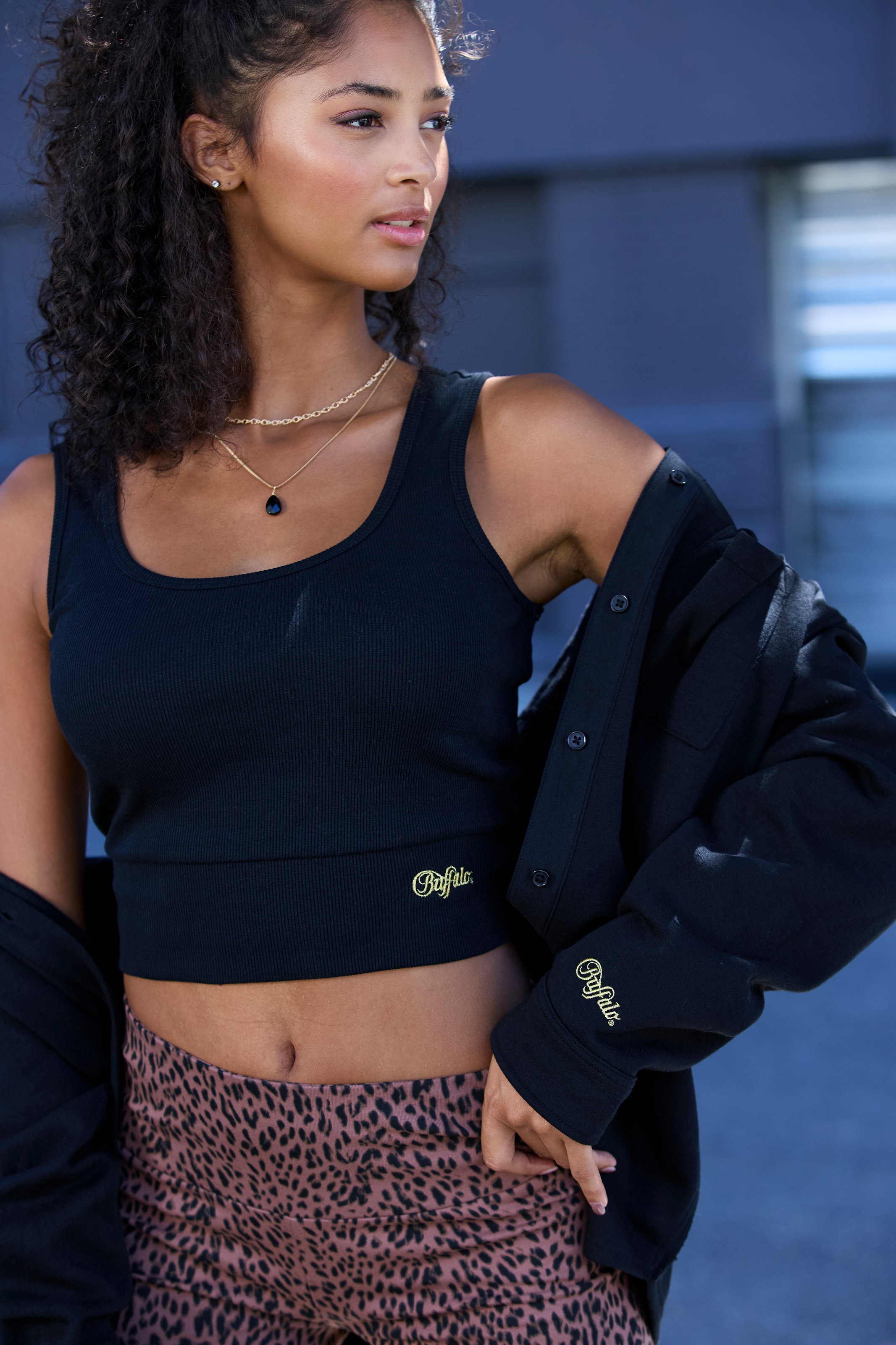 Buffalo Crop-Top, mit aufwendiger Logostickerei