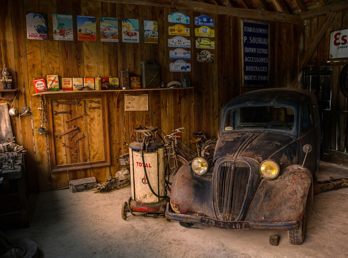 Papermoon Fototapete "Altes Auto"