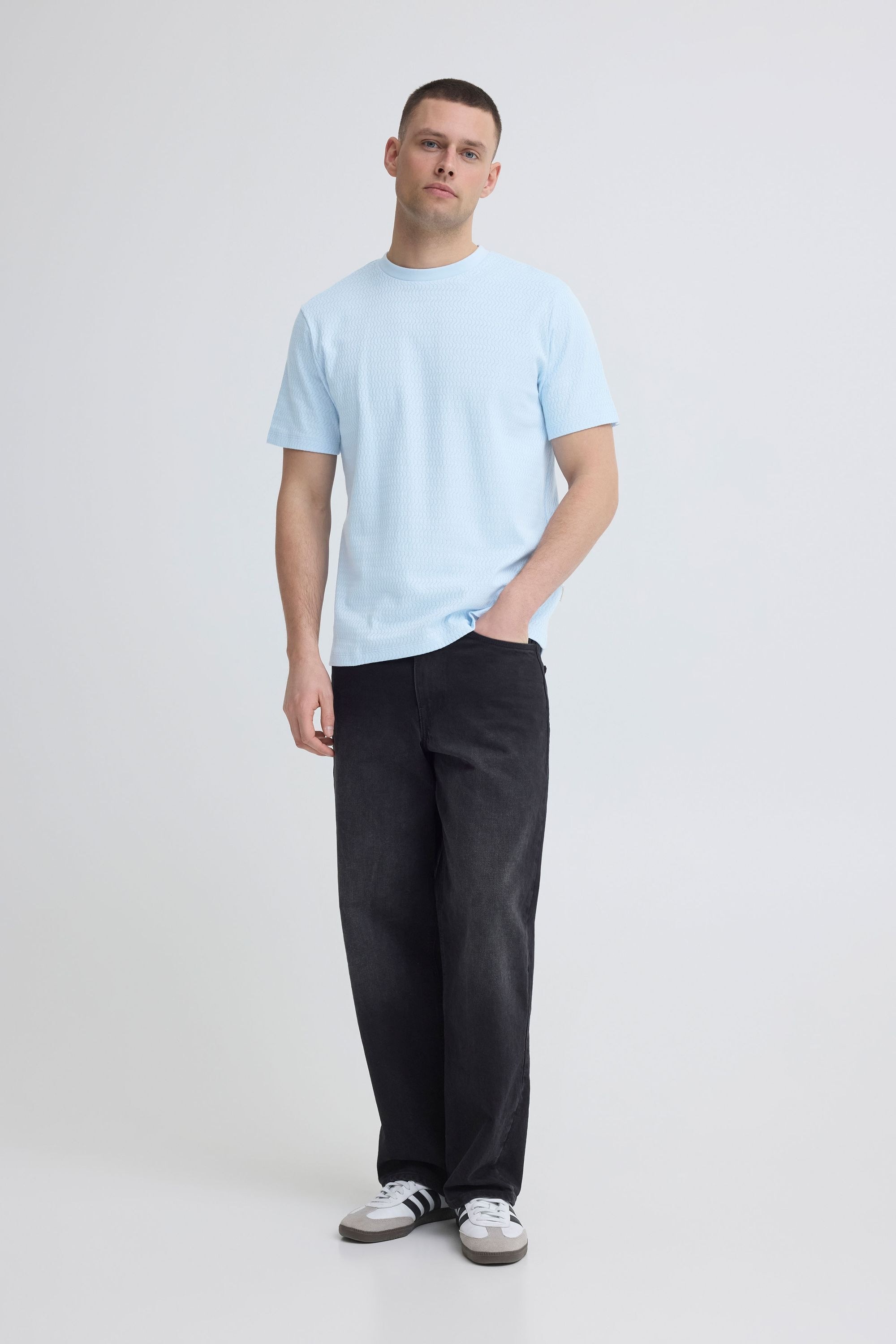 Thumbnail - Blend Rundhalsshirt "BHEswin" Schlichtes T-Shirt mit Rundhals-Ausschnitt