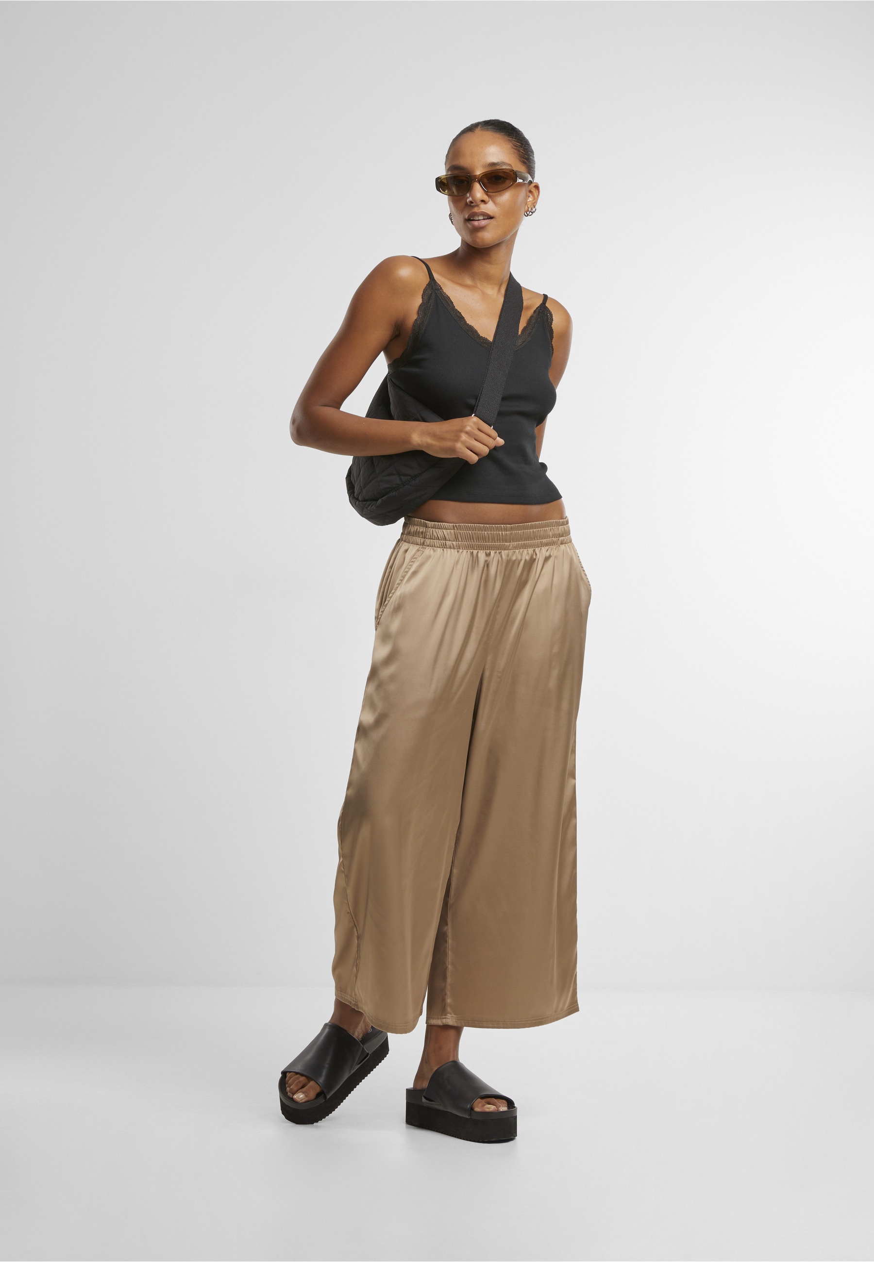 URBAN CLASSICS Stoffhose »Urban Classics Ladies Satin Wide Leg Culotte«