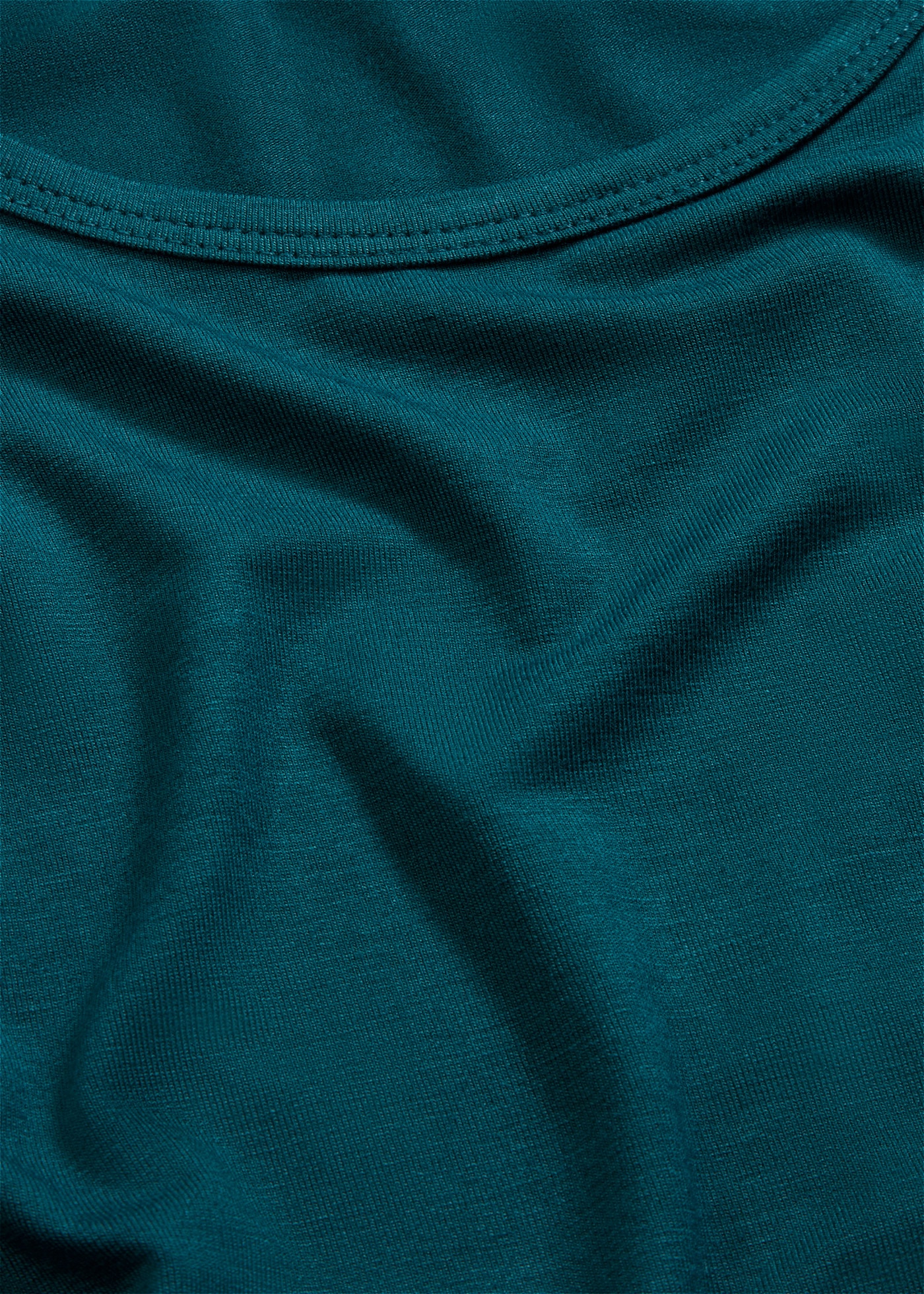 bonprix T-Shirt »Rundhalsshirt aus softer Viskose« bequeme Passform, Halbarm-Design, gerundeter Saum, abgesetzte Nähte