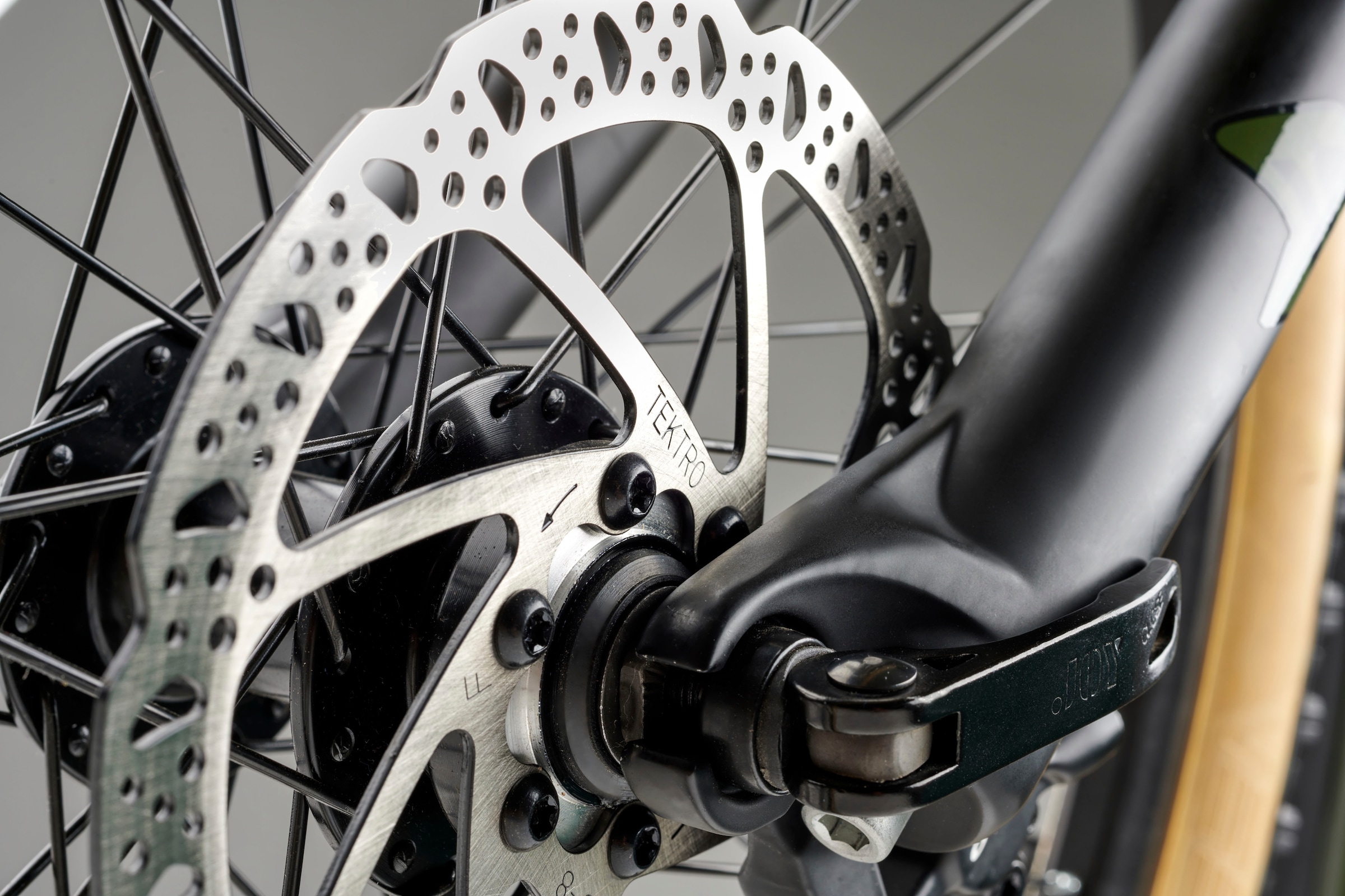 S’COOL »S'COOL e-troX race 24-9S Alivio - Olive/Beige« 9 Gang Shimano Kettenschaltung Heckmotor 252 W