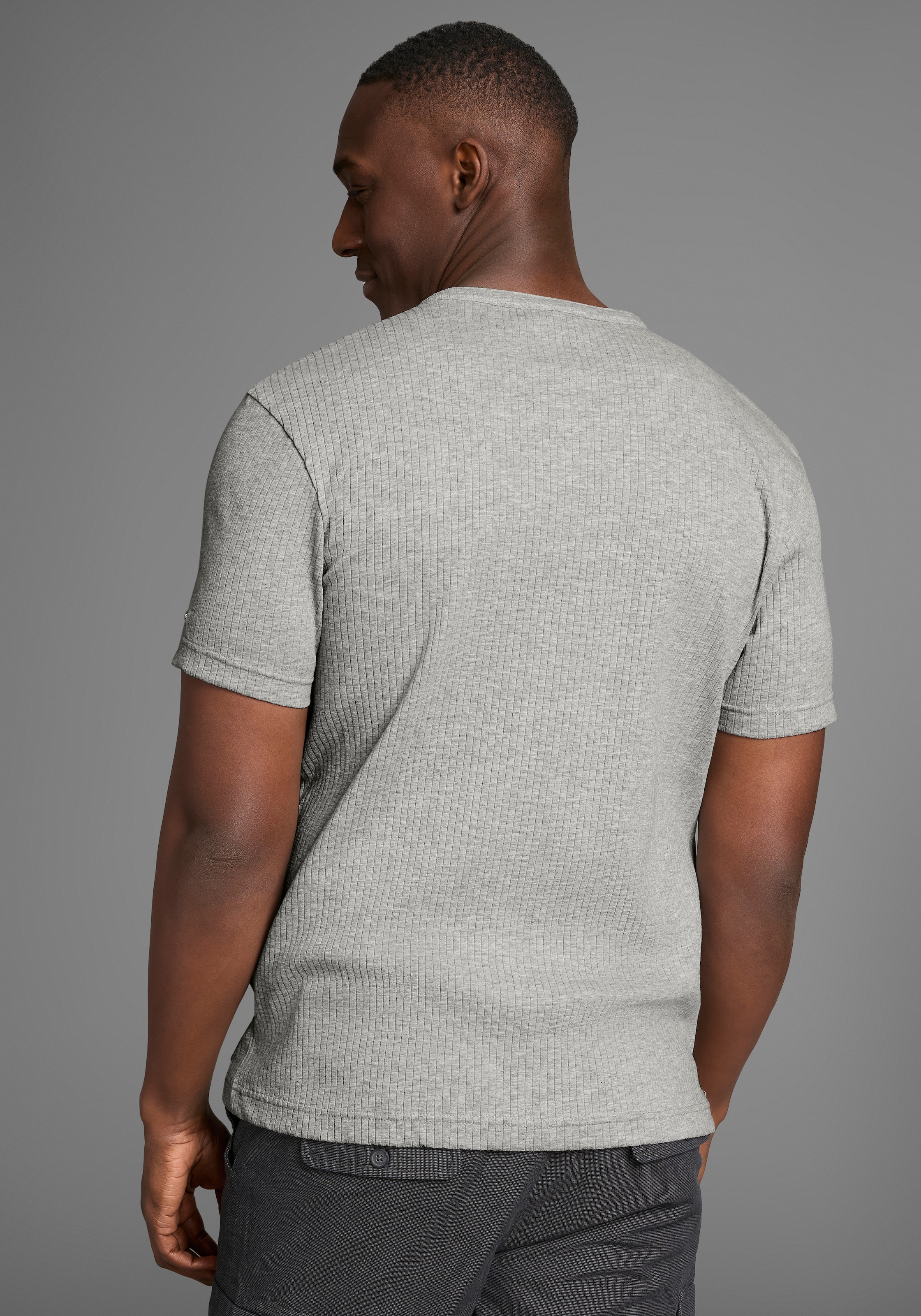Bruno Banani Henleyshirt, in elastischer Rippenqualität