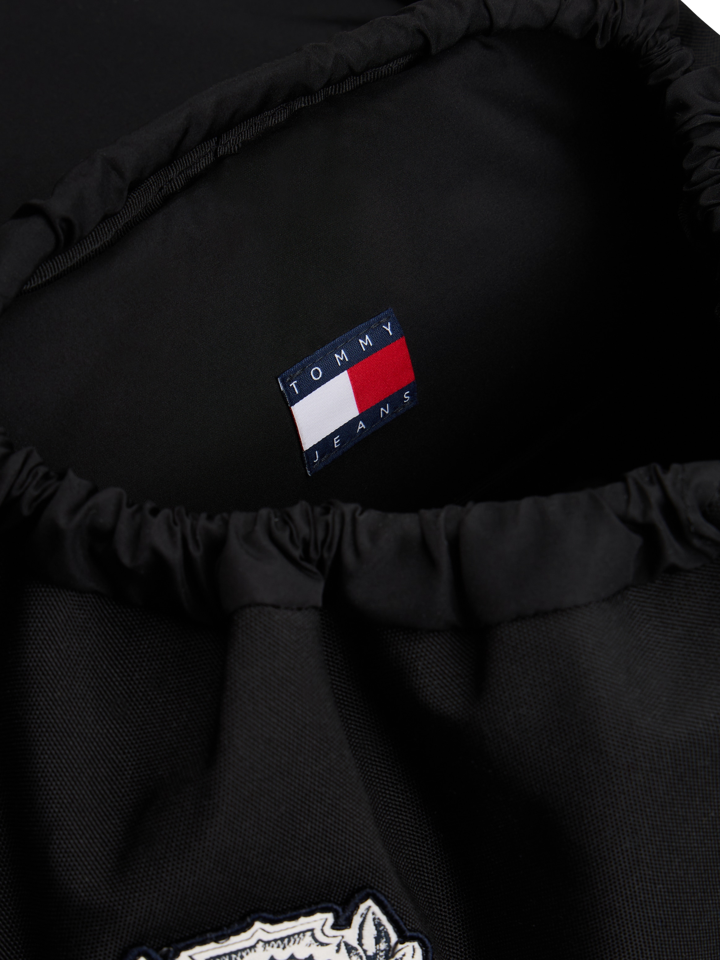 Tommy Jeans Freizeitrucksack »TJM ARCHIVE TREK SOLID BACKPACK« , Unisex Rolltop-Rucksack, Travelrucksack, Wanderrucksack mit Patches