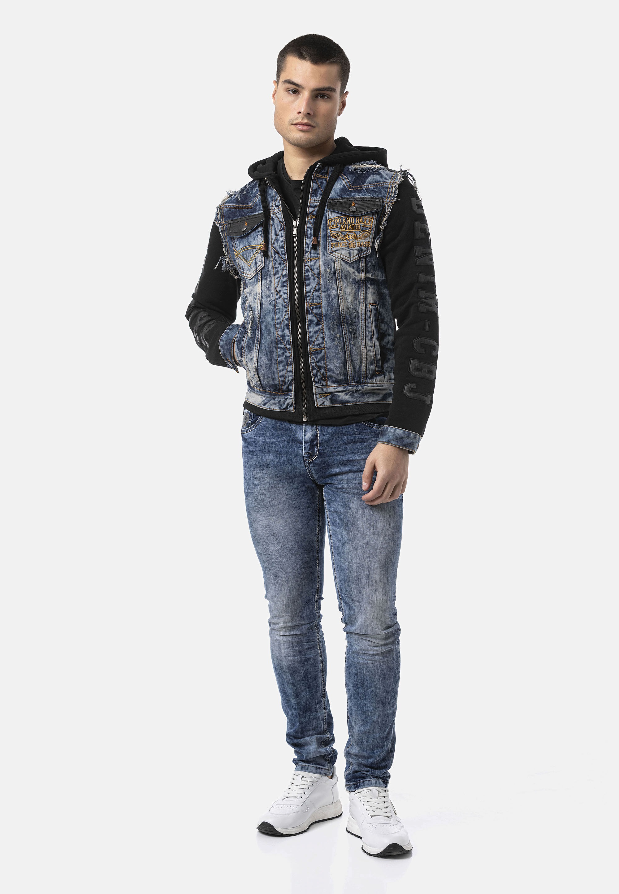 Cipo & Baxx Jeansjacke »CJ309« mit Kapuze Metallknöpfe und markante Ziernähte