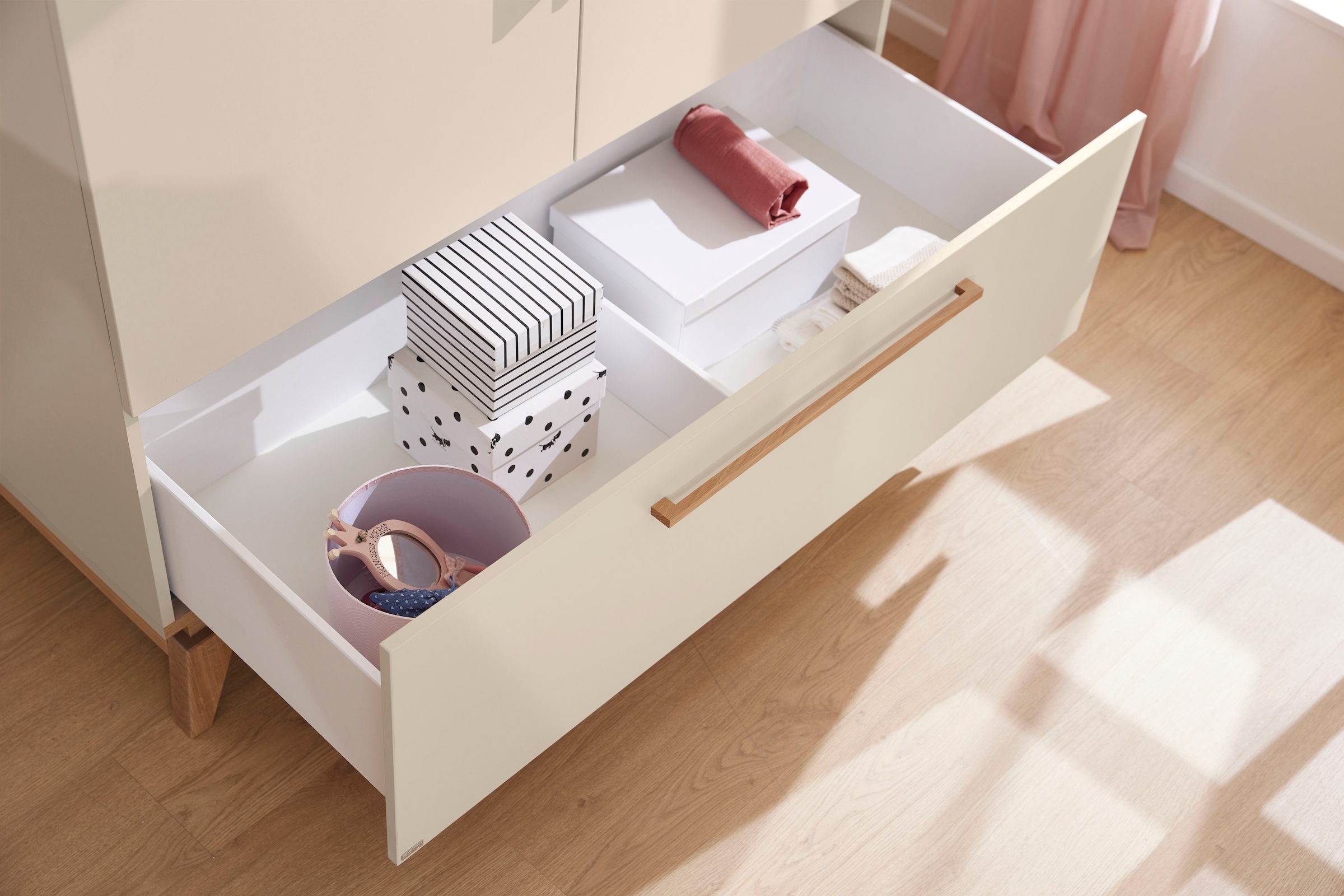 PAIDI Kleiderschrank »STIENE in Beige oder Grau, 2 Türen und 1 Schublade mit Soft-Close« B/H/T ca. 123/200/57cm,  inkl Kleiderstange + Einlegeböden, Kleiderschrank mit Eiche Massivholz