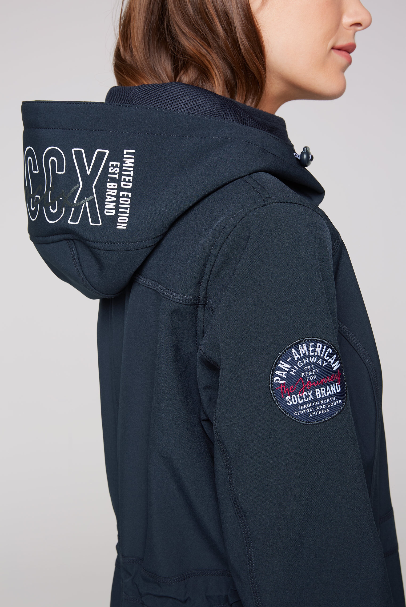 SOCCX Softshellmantel, mit innenliegendem Gummizug