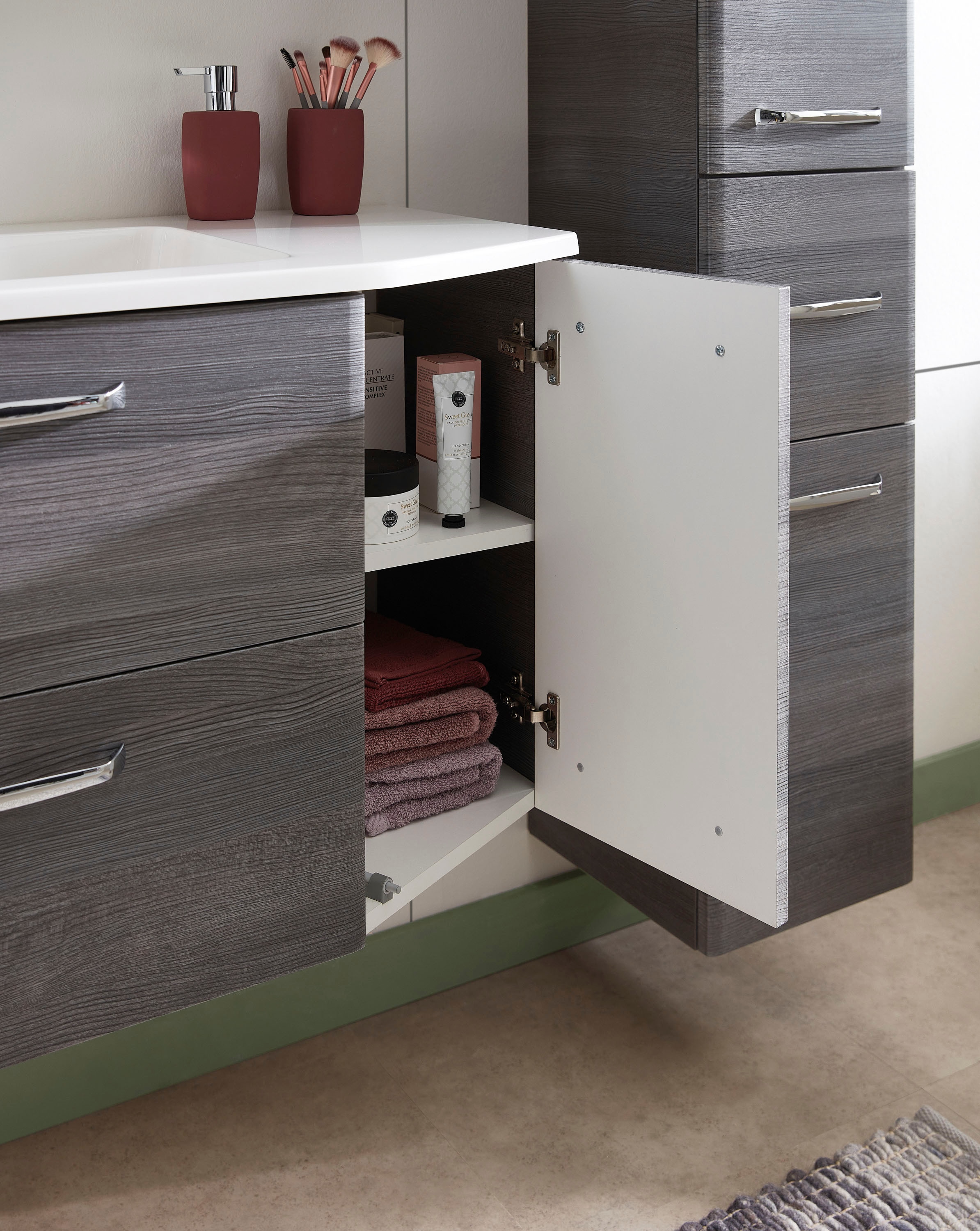 Saphir Waschtisch »Quickset Waschplatz, Mineralmarmor-Waschtisch, 112 cm breit, 2 Türen«, Unterschrank mit Waschbecken, inkl. Türdämpfer, Griffe Chrom Glanz