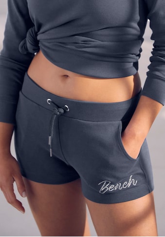 Bench. Loungewear Sportiniai šortai su blizgus Logostick...