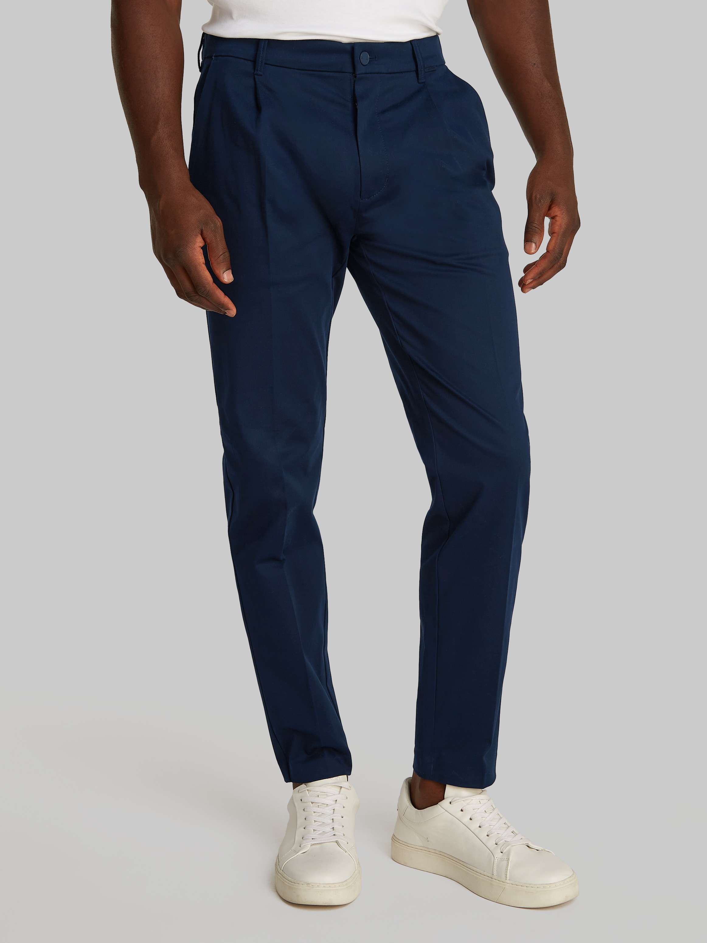 Calvin Klein Bundfaltenhose "SATEEN STRETCH TAPERED PLEAT", in Satin-Optik günstig online kaufen