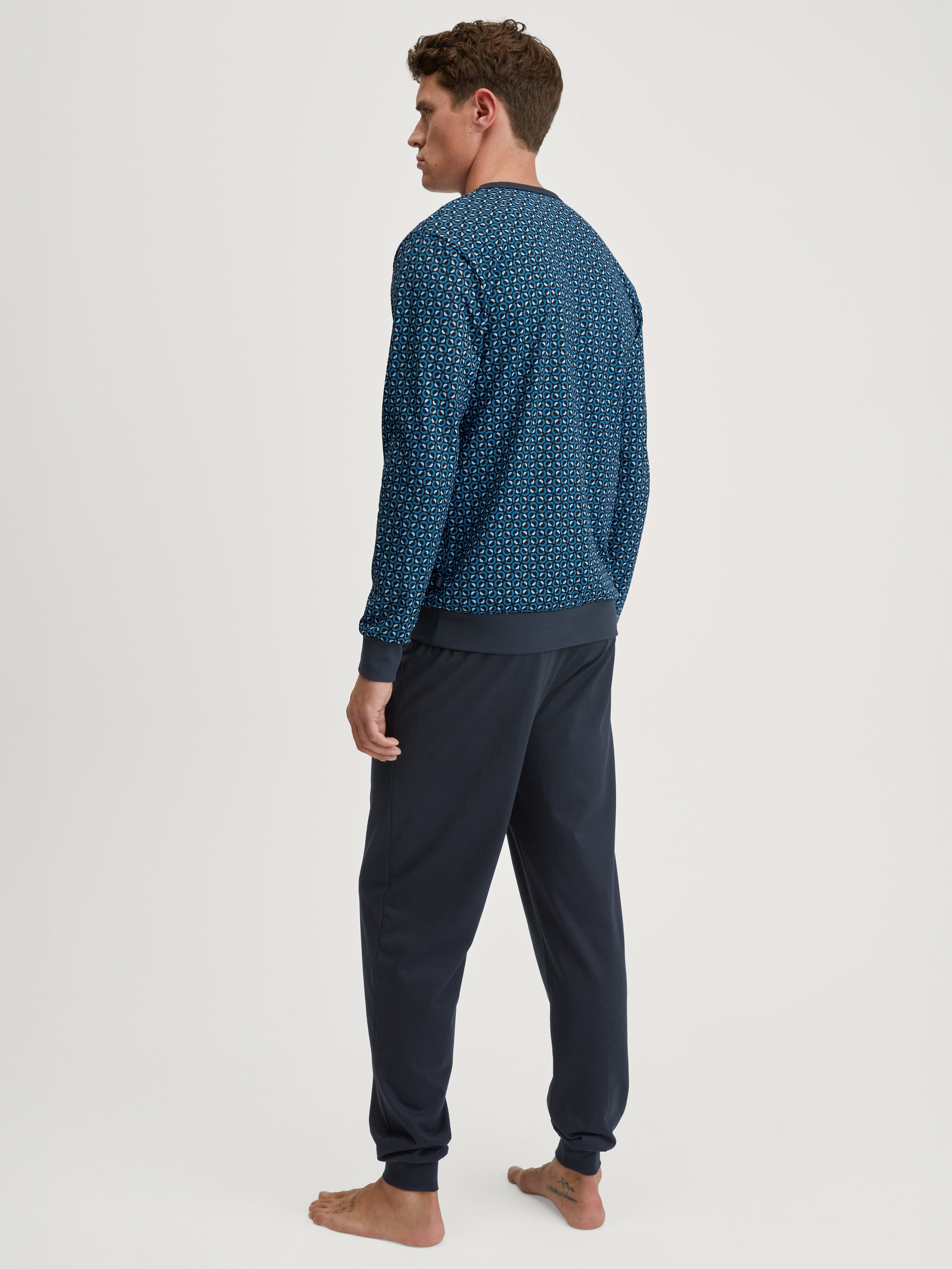 Thumbnail - CALIDA Schlafanzug "Relax Imprint" 2 Stk. tlg., Gemustertes Oberteil mit V-Ausschnitt
