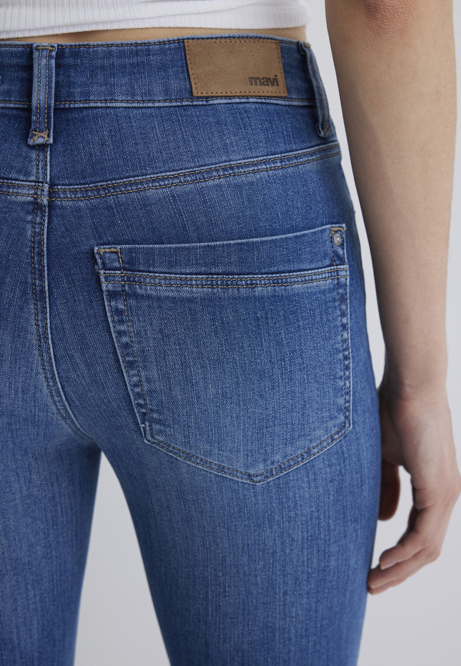 Mavi Straight-Jeans »KENDRA« gerde Form
