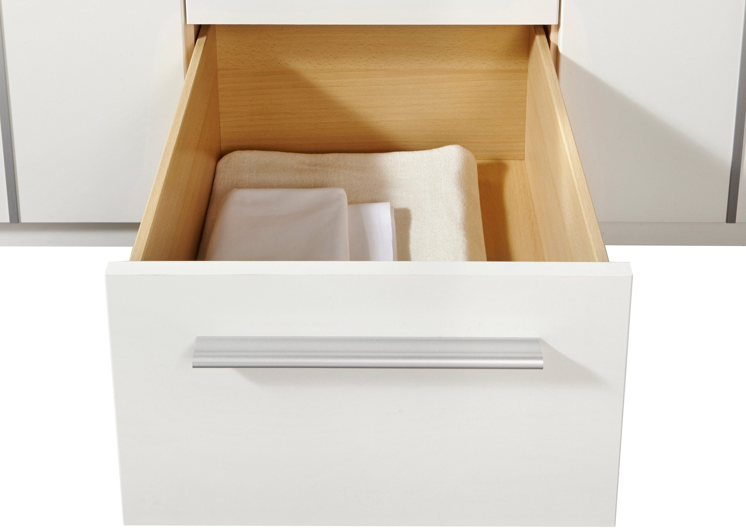 priess Kleiderschrank, 1-bis 5-türig, mit silberfarbigen Applikationen