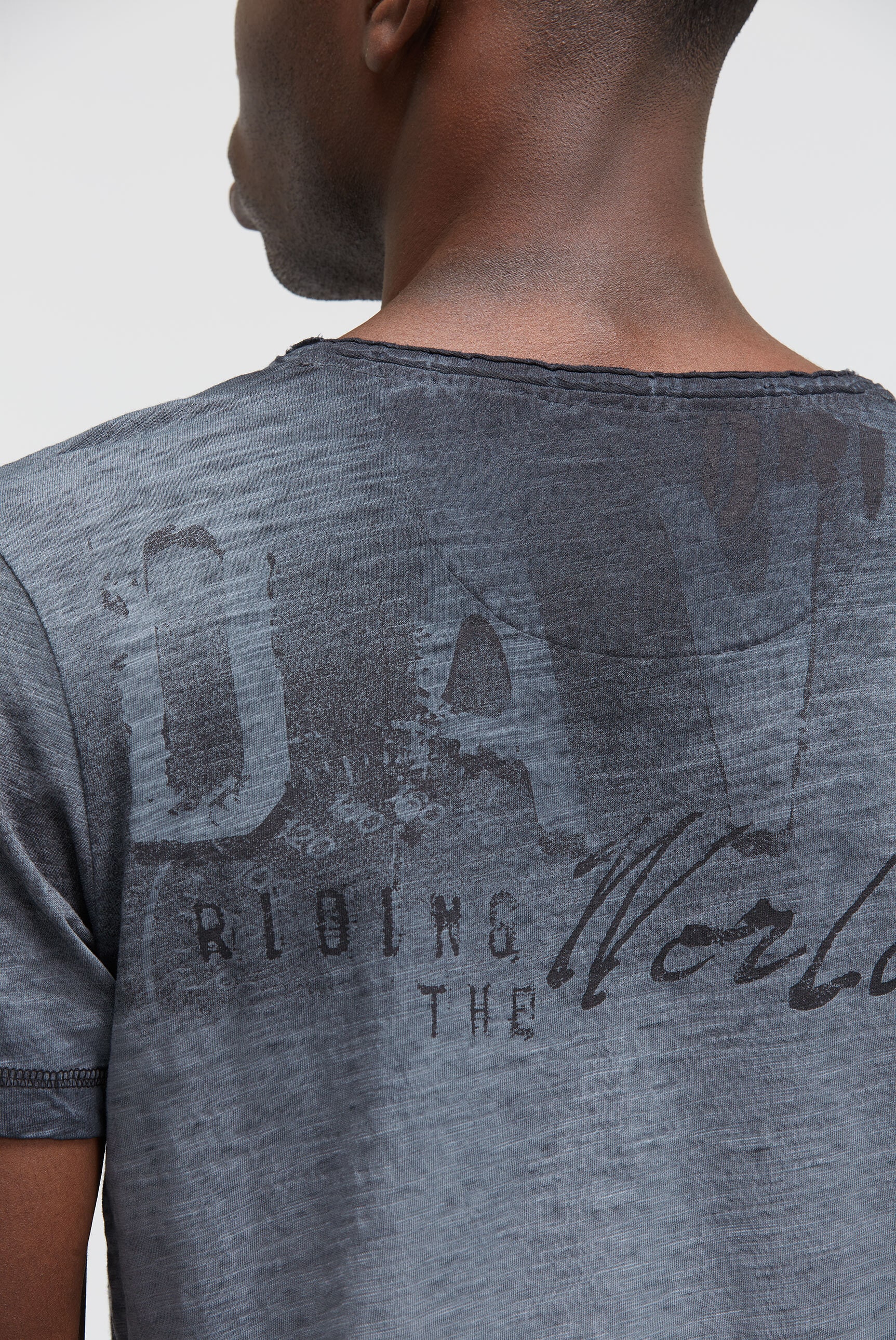 CAMP DAVID Henleyshirt mit offener Kante am Ausschnitt