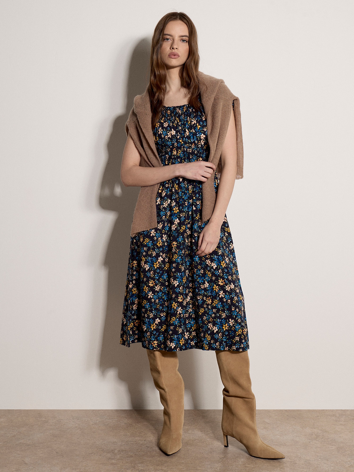 Apricot Midikleid "Milkmaid Ditsy Midi Dress" mit Smokdetails