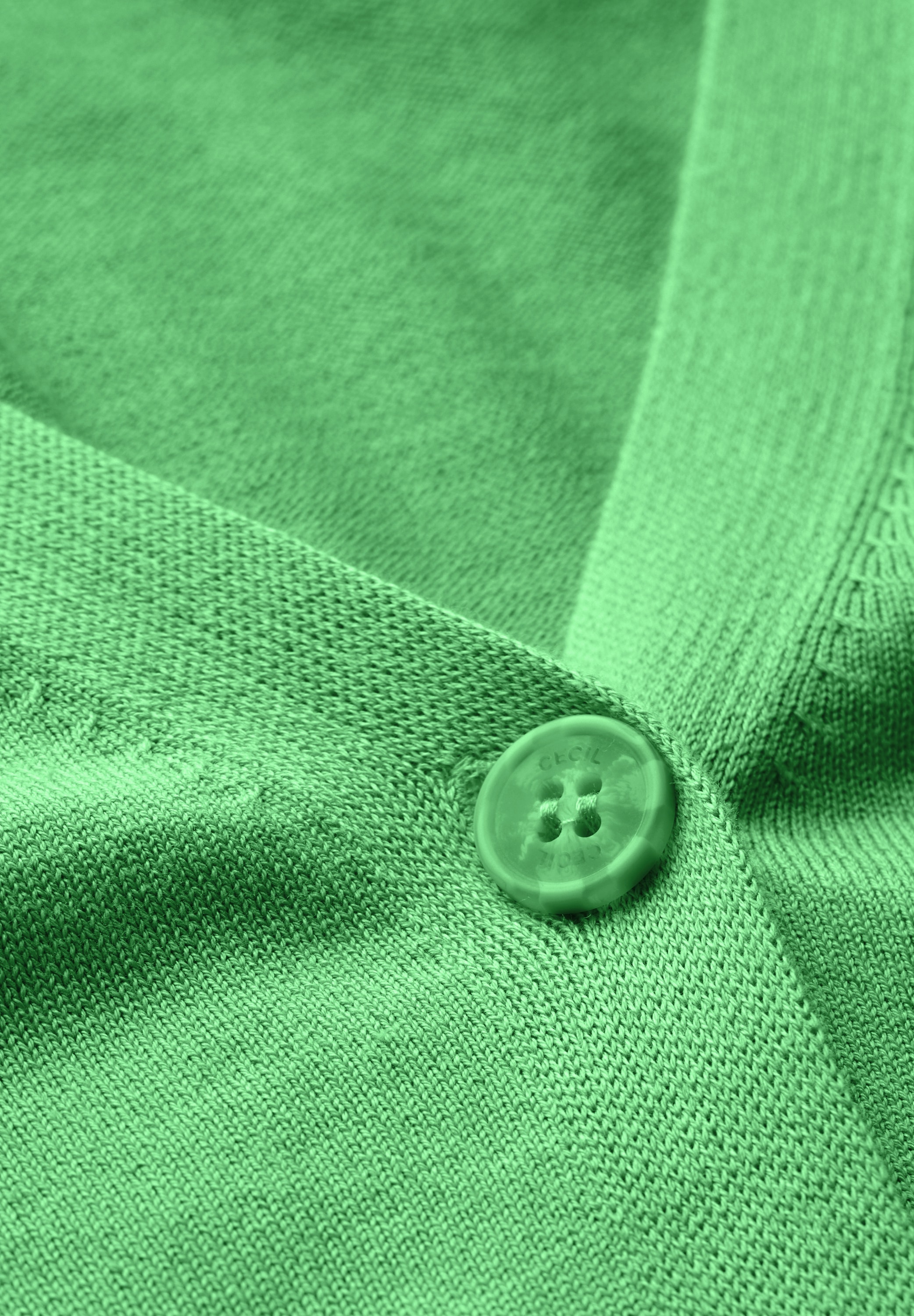Cecil Cardigan, mit Knopfleiste