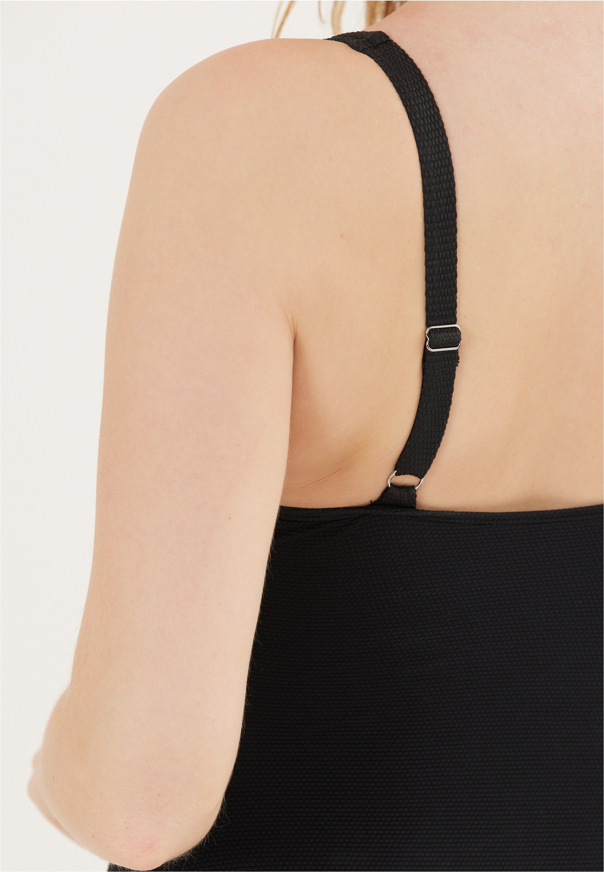 CRUZ Badeanzug »Nicola«, (1 St.), in tollem Design