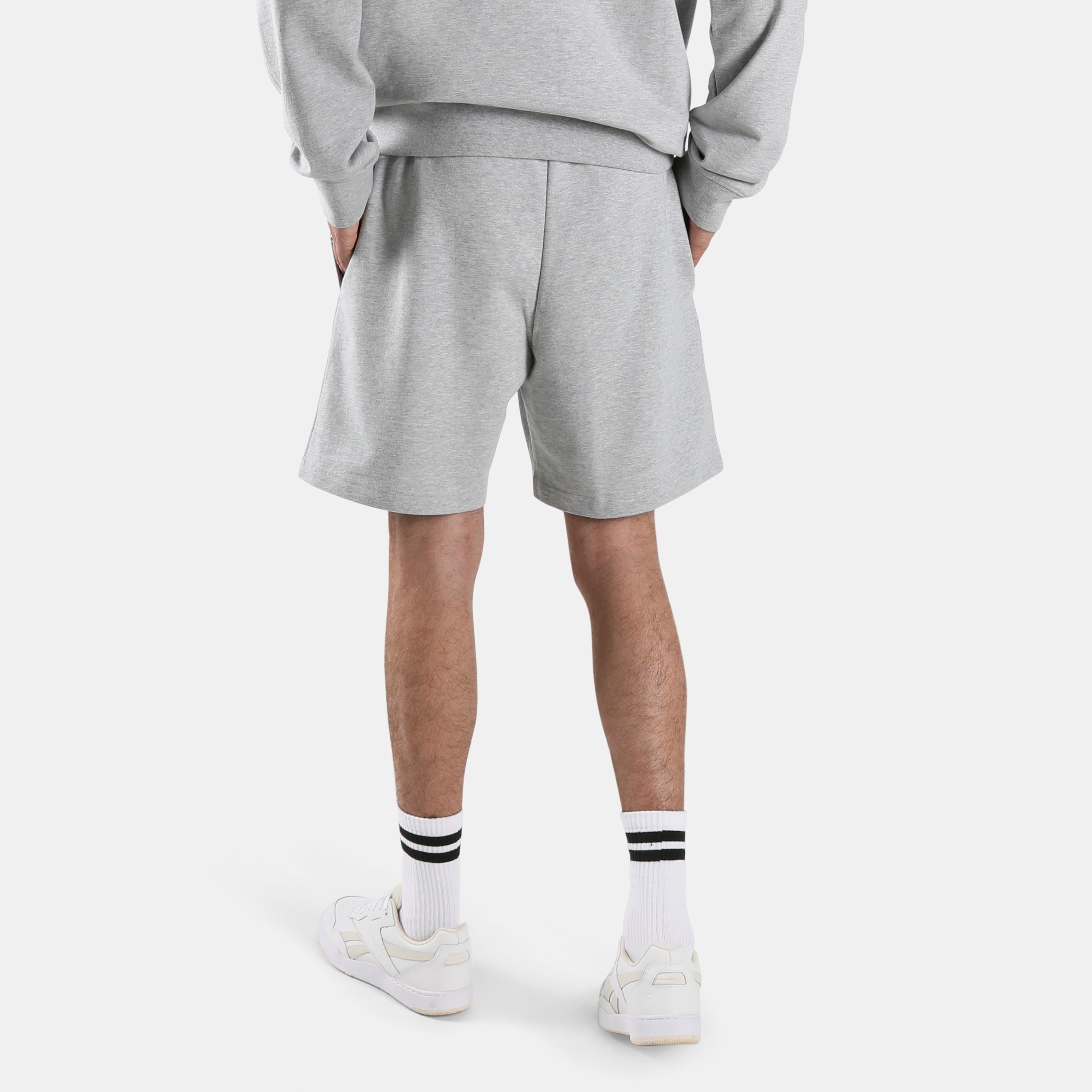 Reebok Sweatshorts »ID SMALL LOGO SHORTS«  Sweatshorts für Sommermode und Frühlingsmode, in den Größen S bis XXL