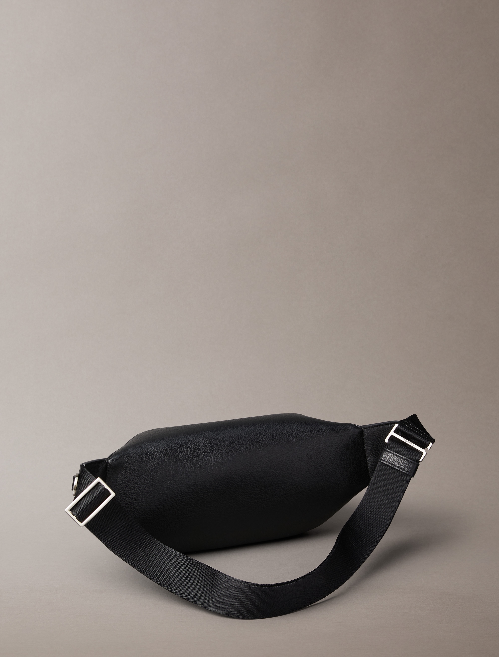 Calvin Klein Gürteltasche »RAISED WAISTBAG«, Herren Crossbodybag, Schultertasche, Umhängetasche mit Logoschriftzug