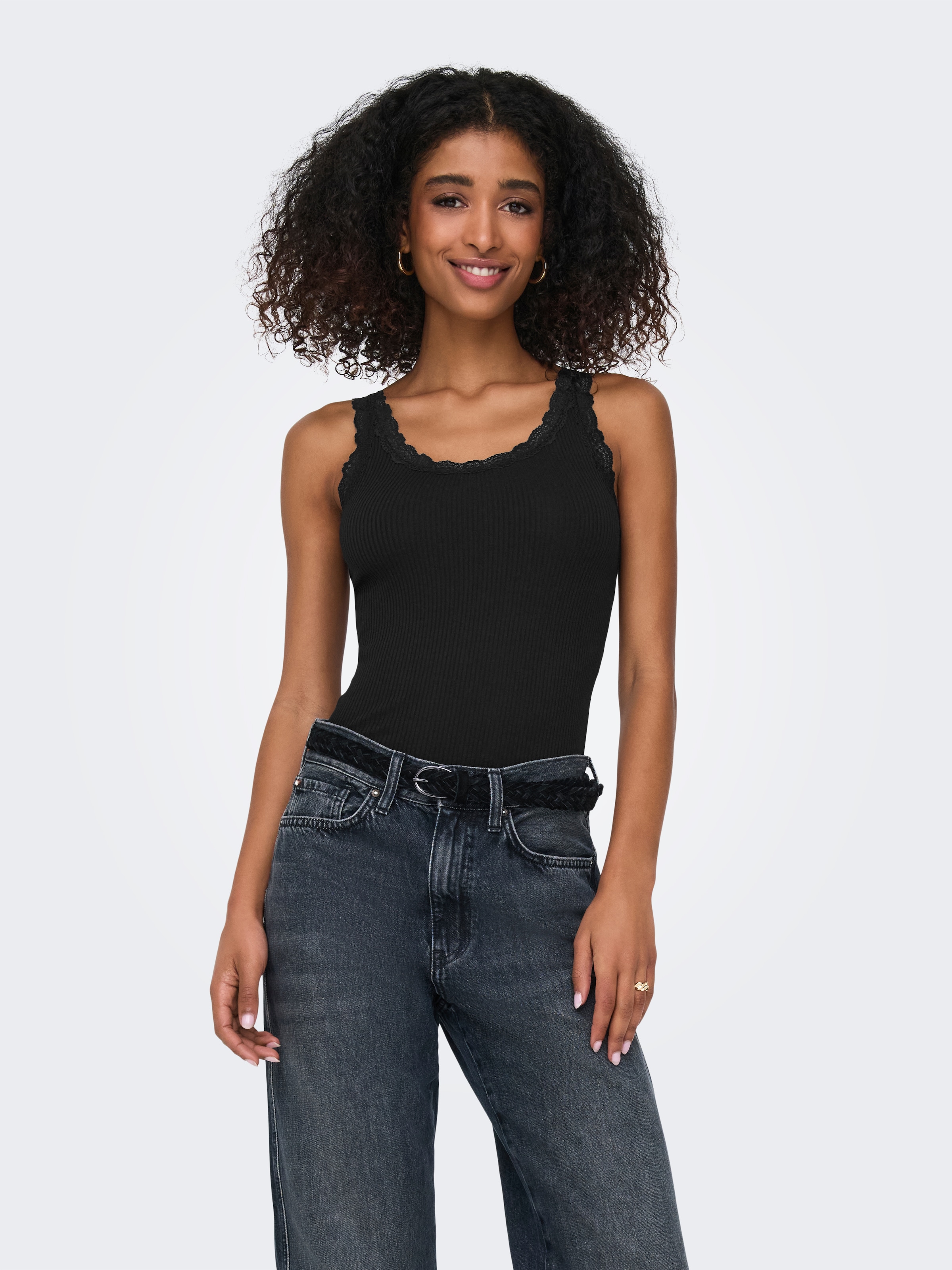 ONLY Tanktop "ONLSARA – Tanktop mit Spitzendetail am Ausschnitt", regular f günstig online kaufen