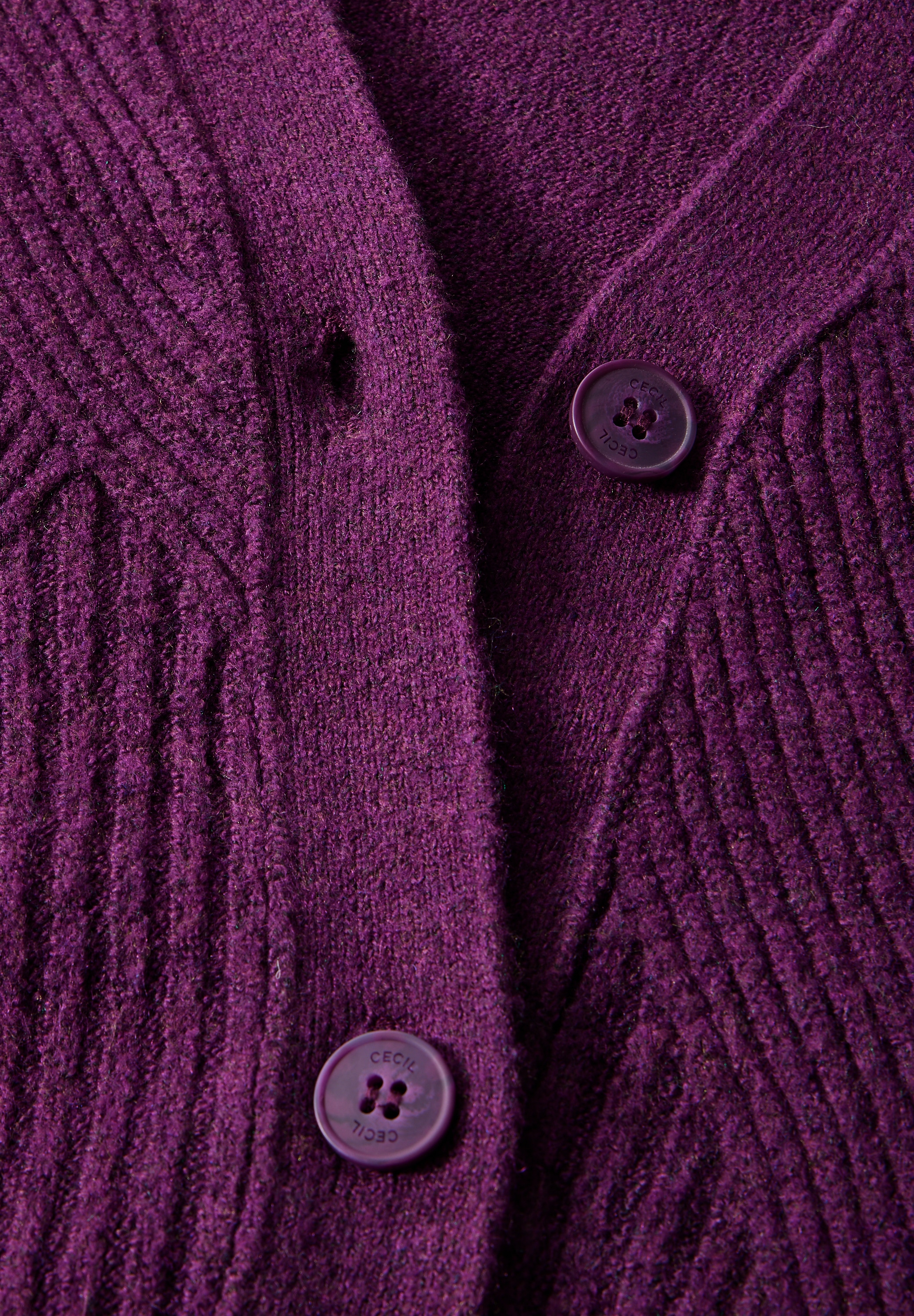 Cecil Cardigan, mit Knopfleiste