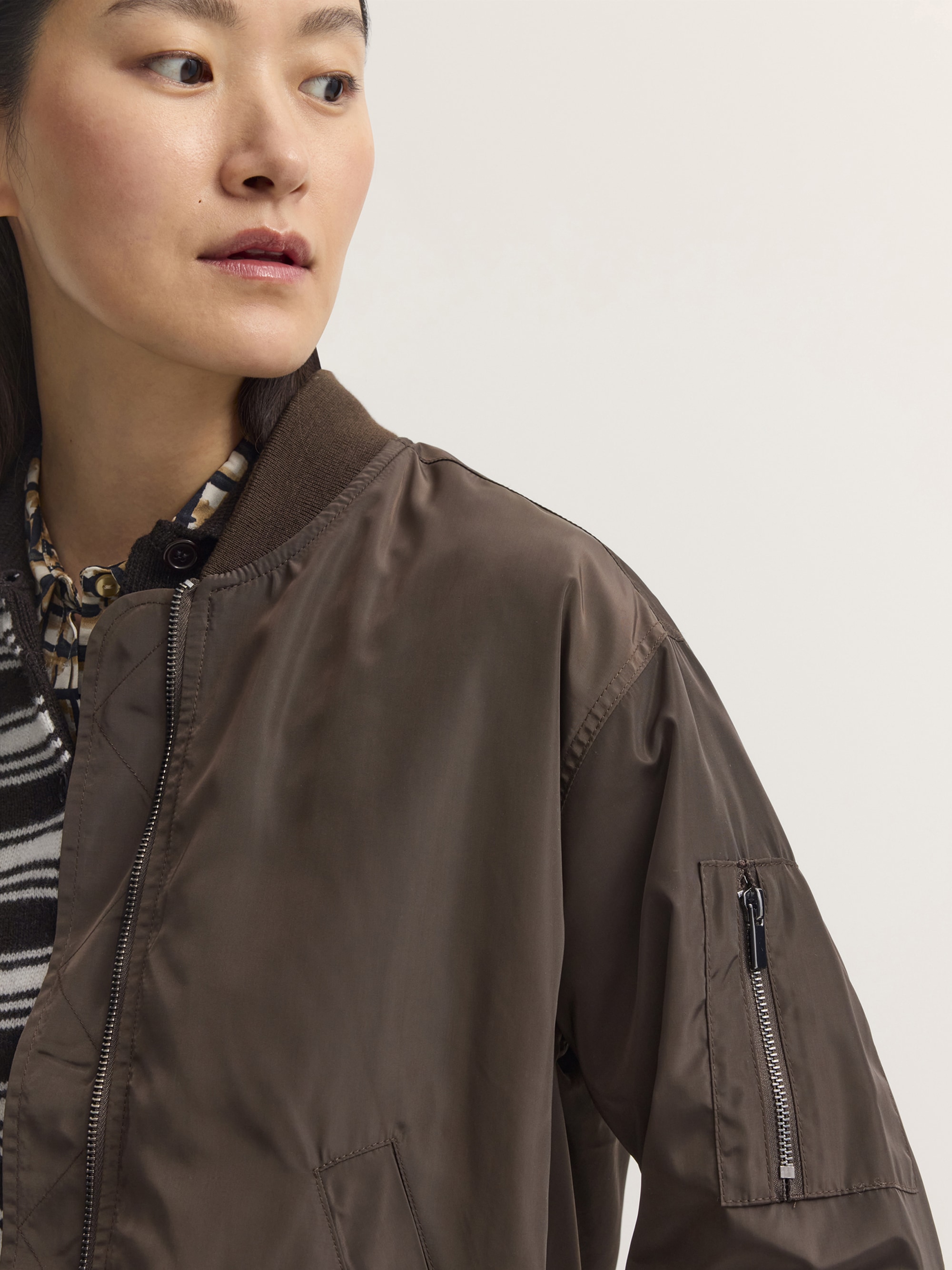 bugatti Blouson »Collegekragen« mit dezentem Glanz