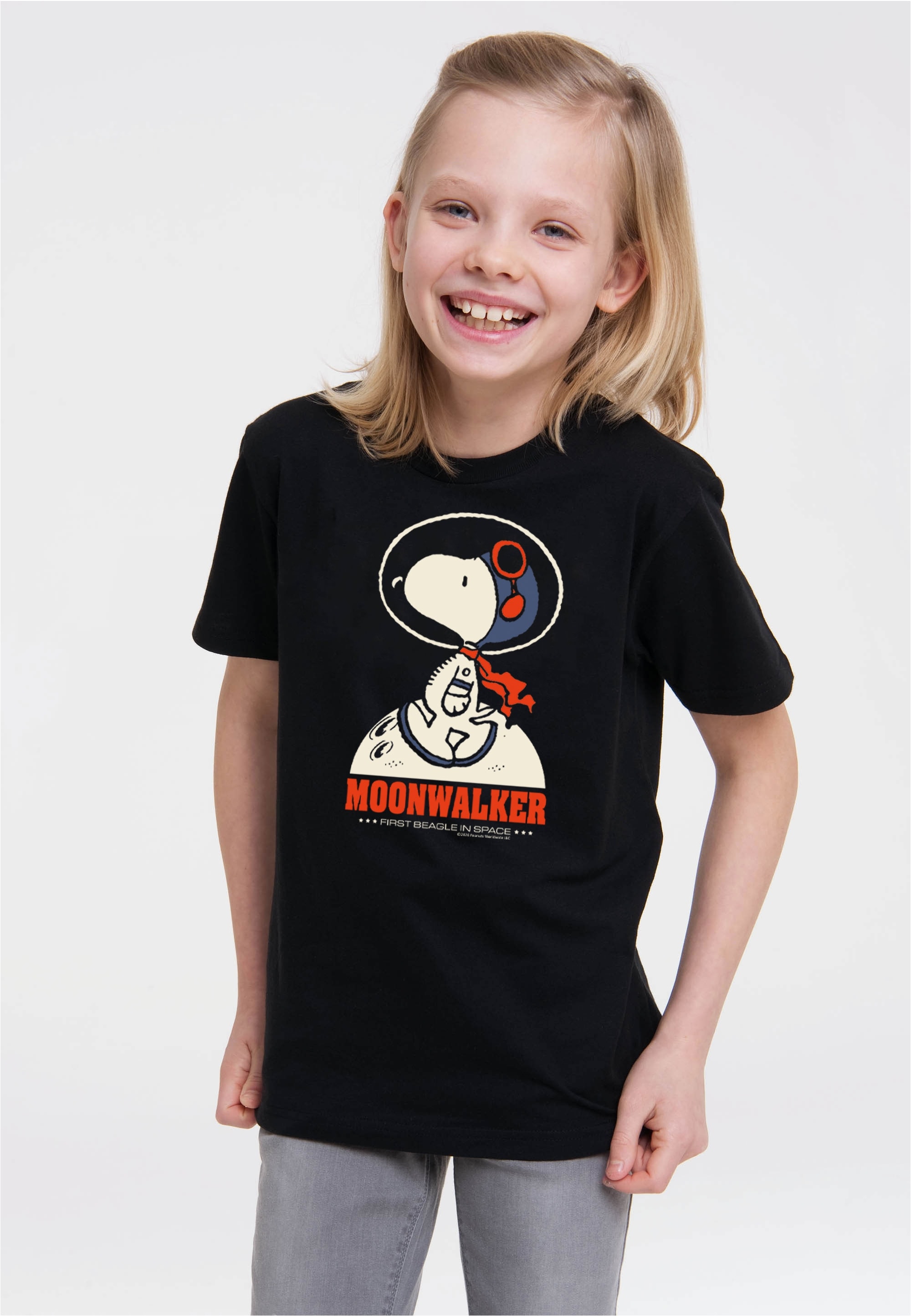 LOGOSHIRT T-Shirt »Snoopy - Moonwalker« mit lässigem Snoopy-Motivdruck