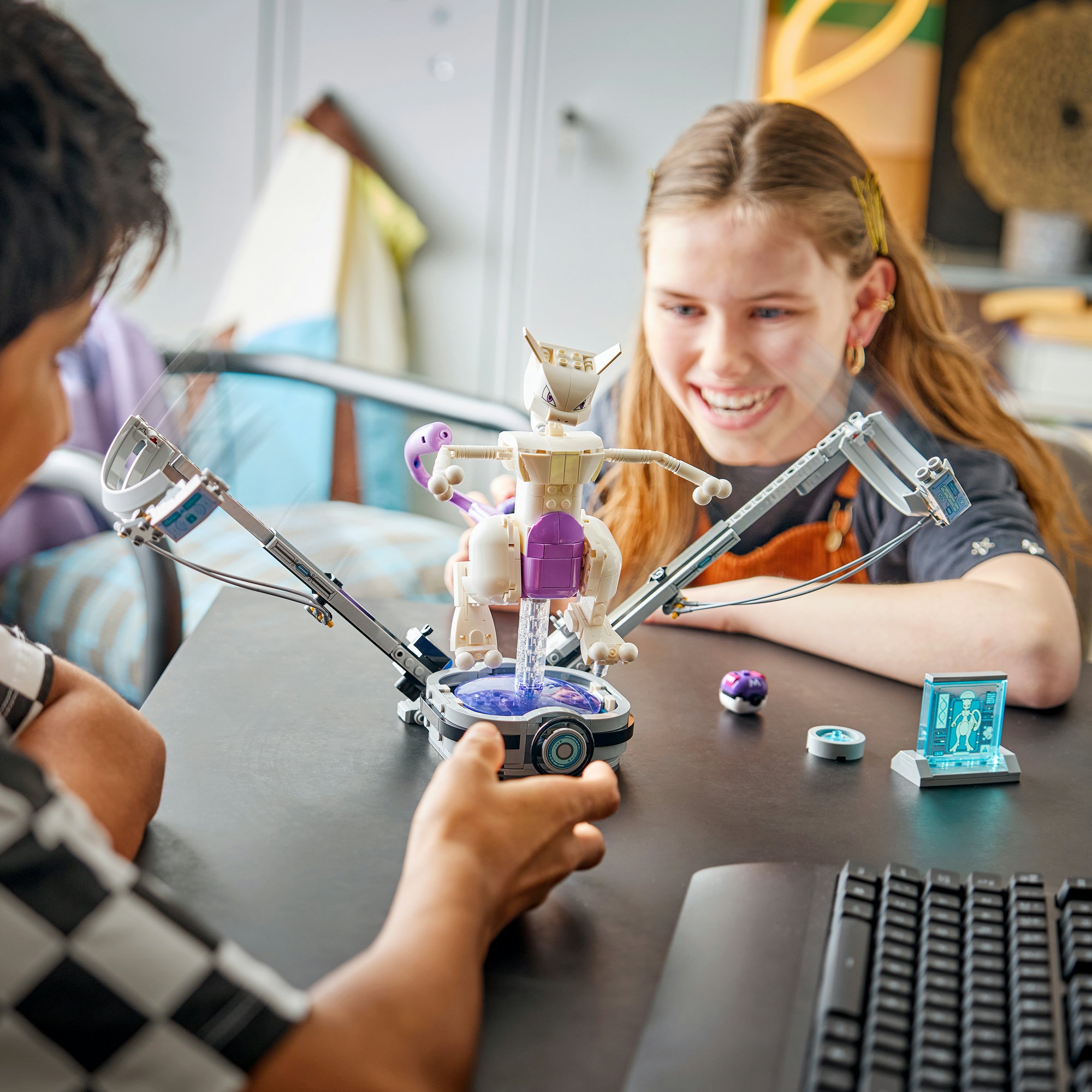 LEGO® Konstruktionsspielsteine »SMART Play™  Mewtus Ausbruch aus dem Labor (72163), LEGO Pokémon« Mit SMART Brick kompatibel (nicht im Lieferumfang enthalten)