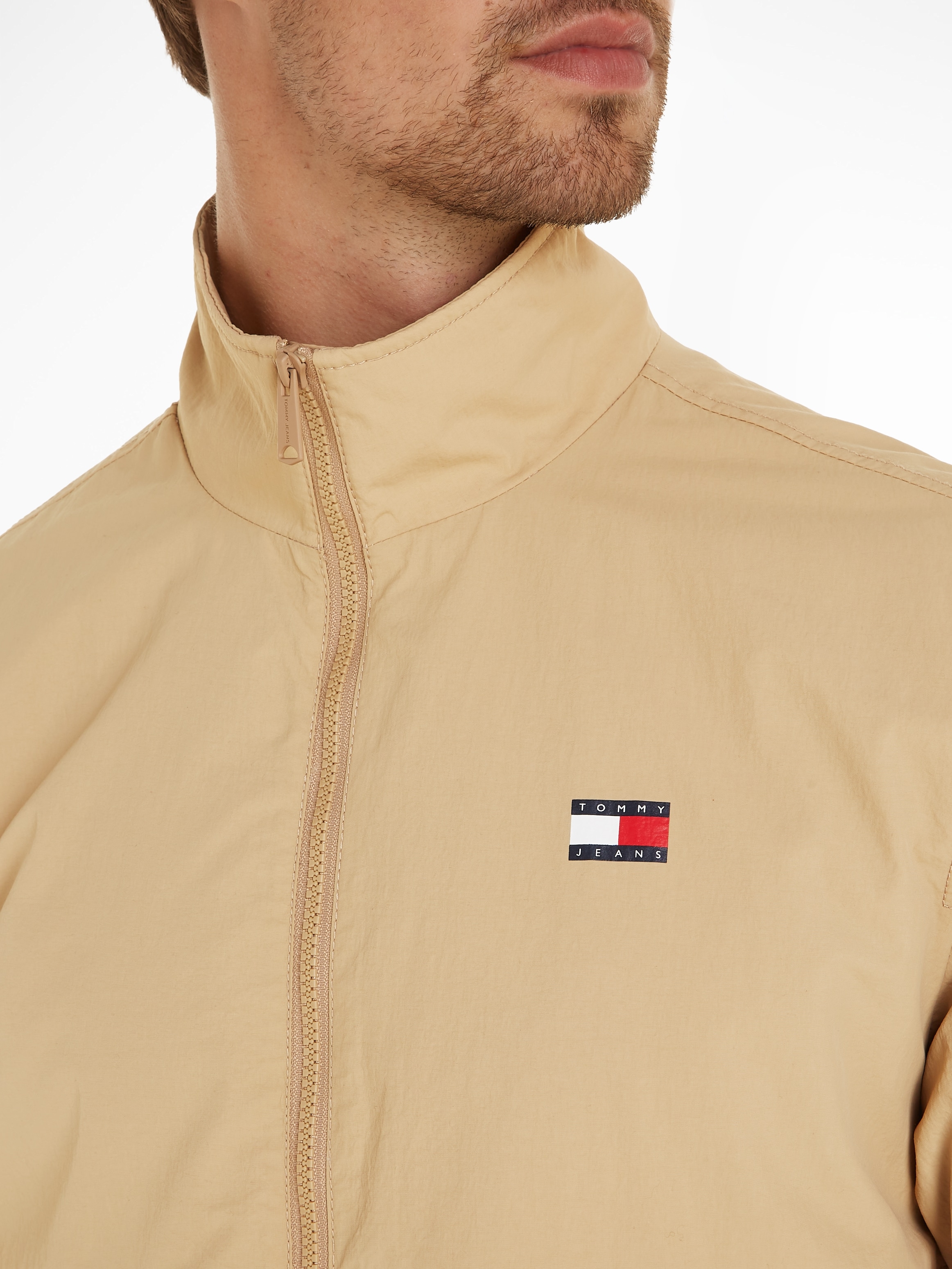 Tommy Jeans Anorak »TJM ESSENTIAL COLORBLOCK JACKET«, mit hohem Stehkragen