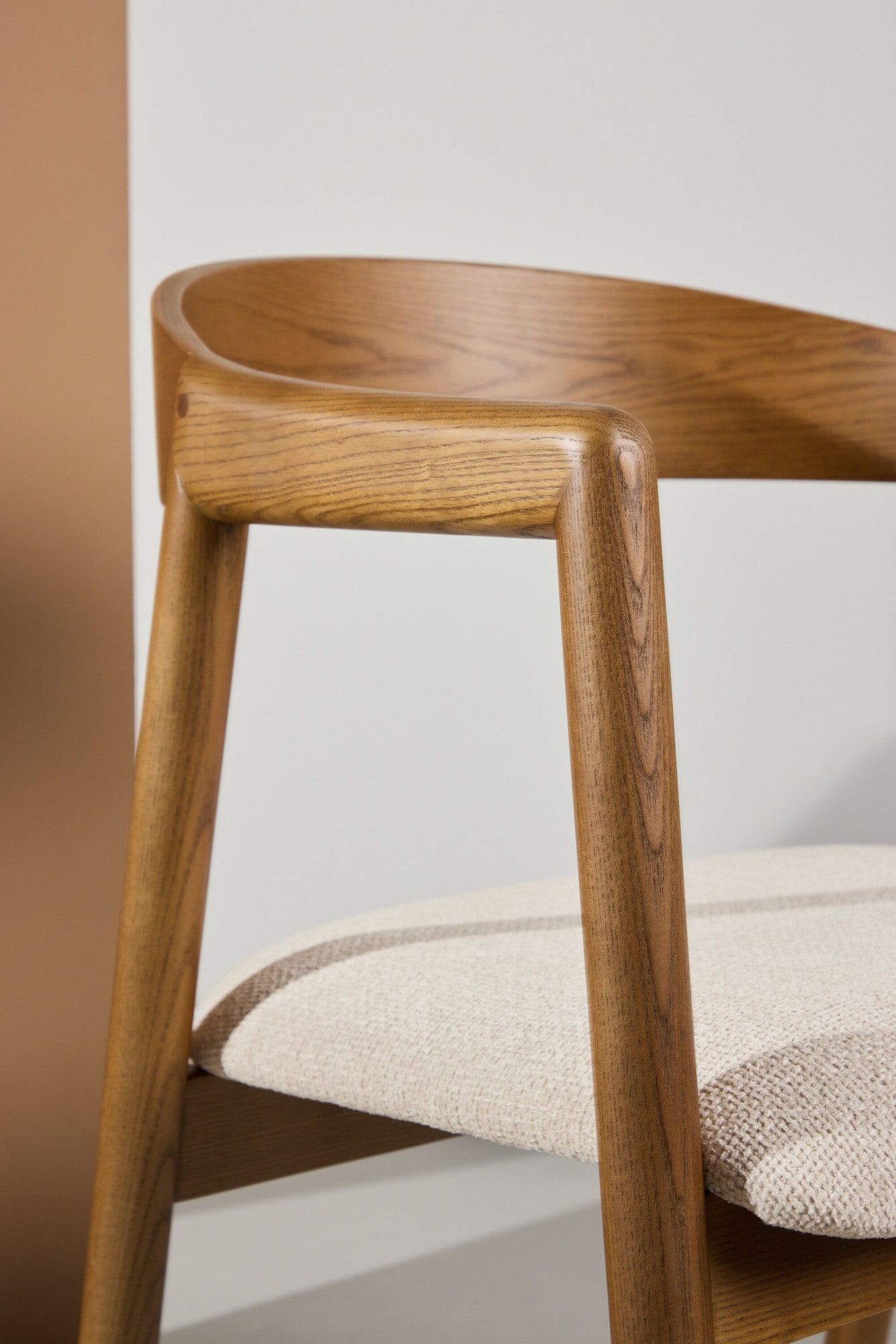 Venture Home Esszimmerstuhl »Långön, 2er-Set Esszimmerstühle aus Eschenholz, belastbar bis 150 kg« () Polsterstuhl, Stoffbezug, Eschenholzbeine, gepolsterter Sitz, modern