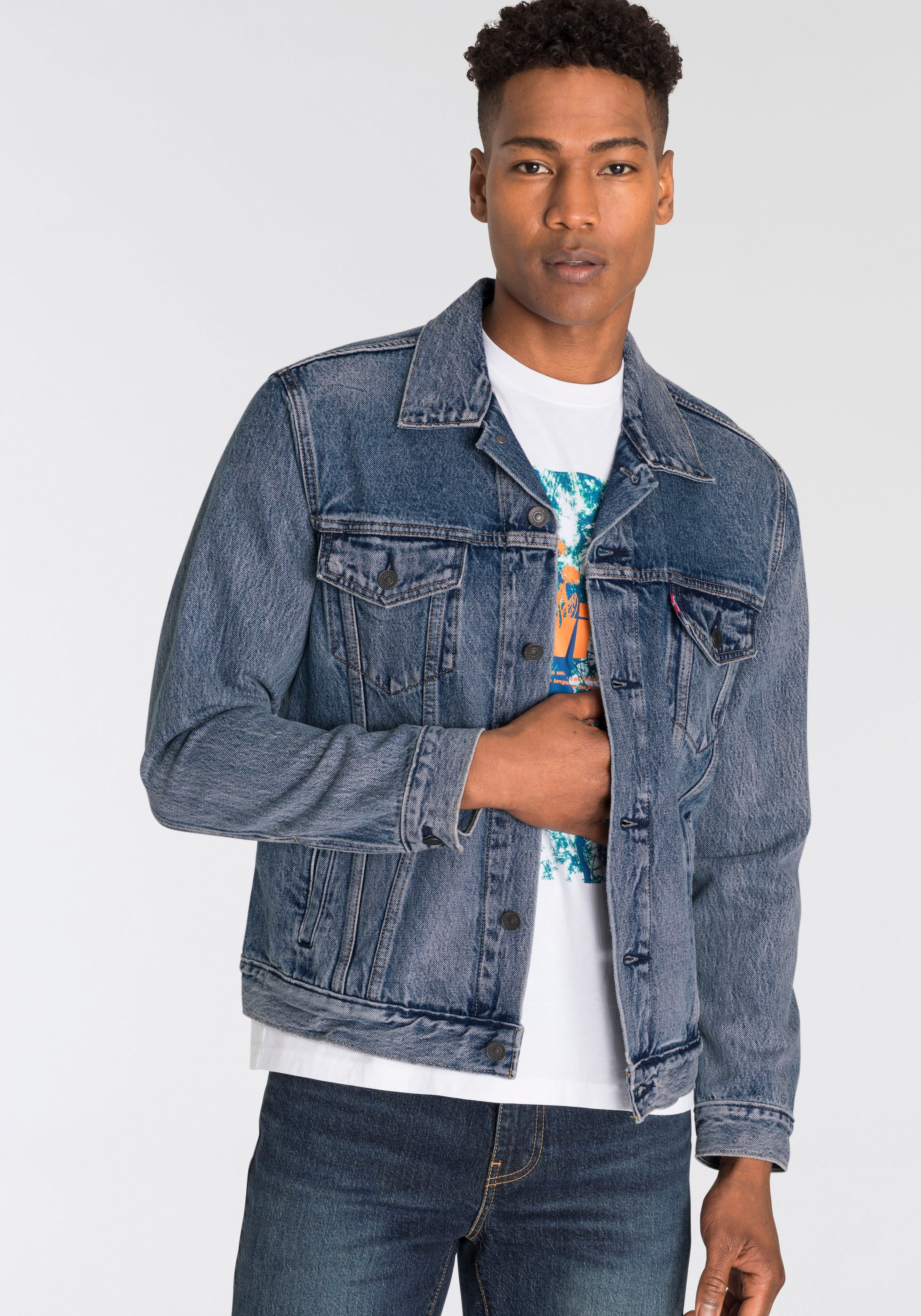 Levis Jeansjacke "VINTAGE FIT TRUCKER JKT", ohne Kapuze, mit Knopfleiste günstig online kaufen