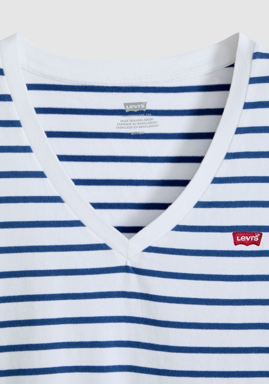 Levi's® V-Shirt »PERFECT VNECK« mit Mini-Batwing-Logostickerei
