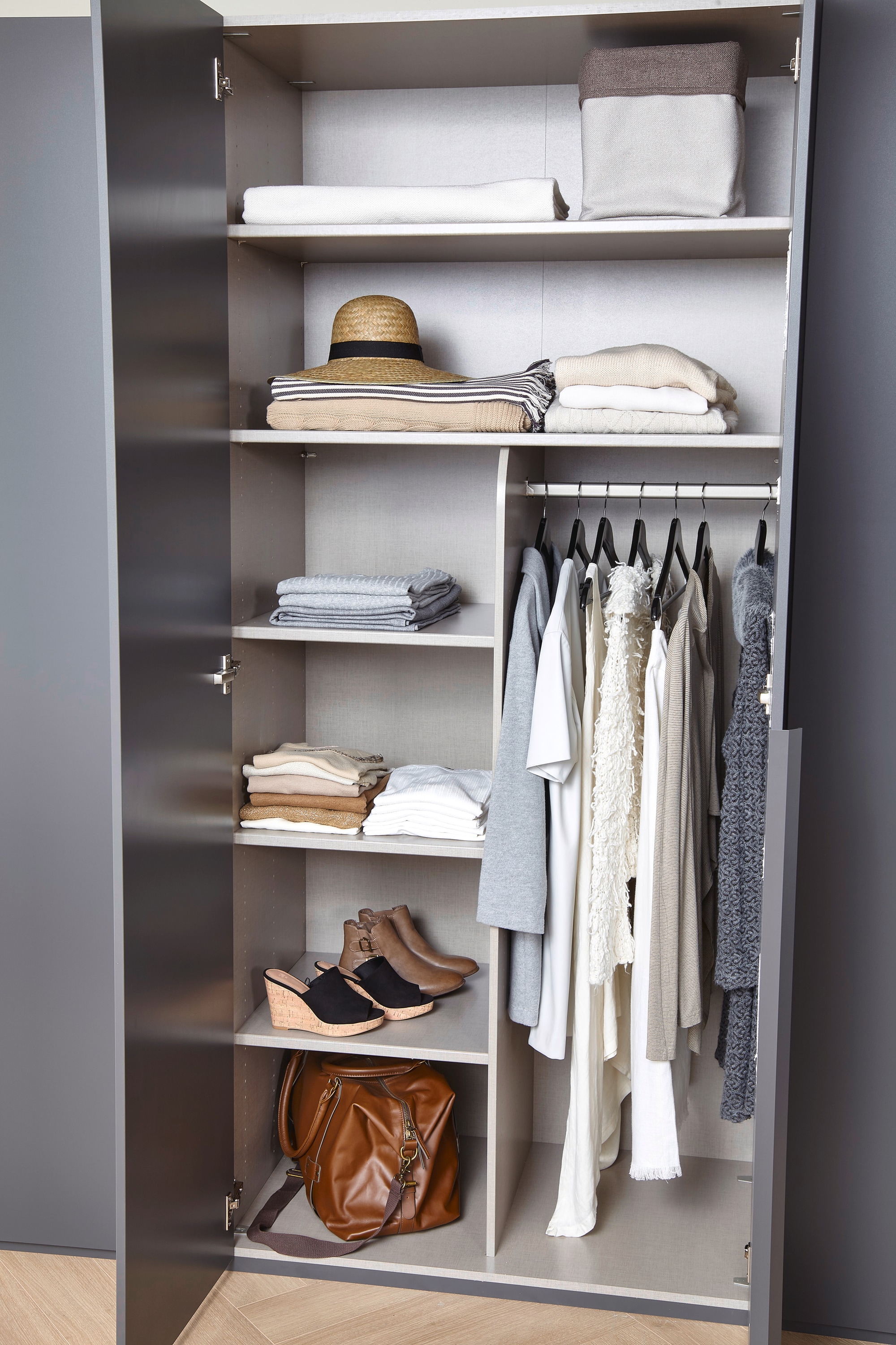 rauch Drehtürenschrank »Purisma«, mit Schubladen und umfangreichem Zubehör, mit Soft-Close-Funktion